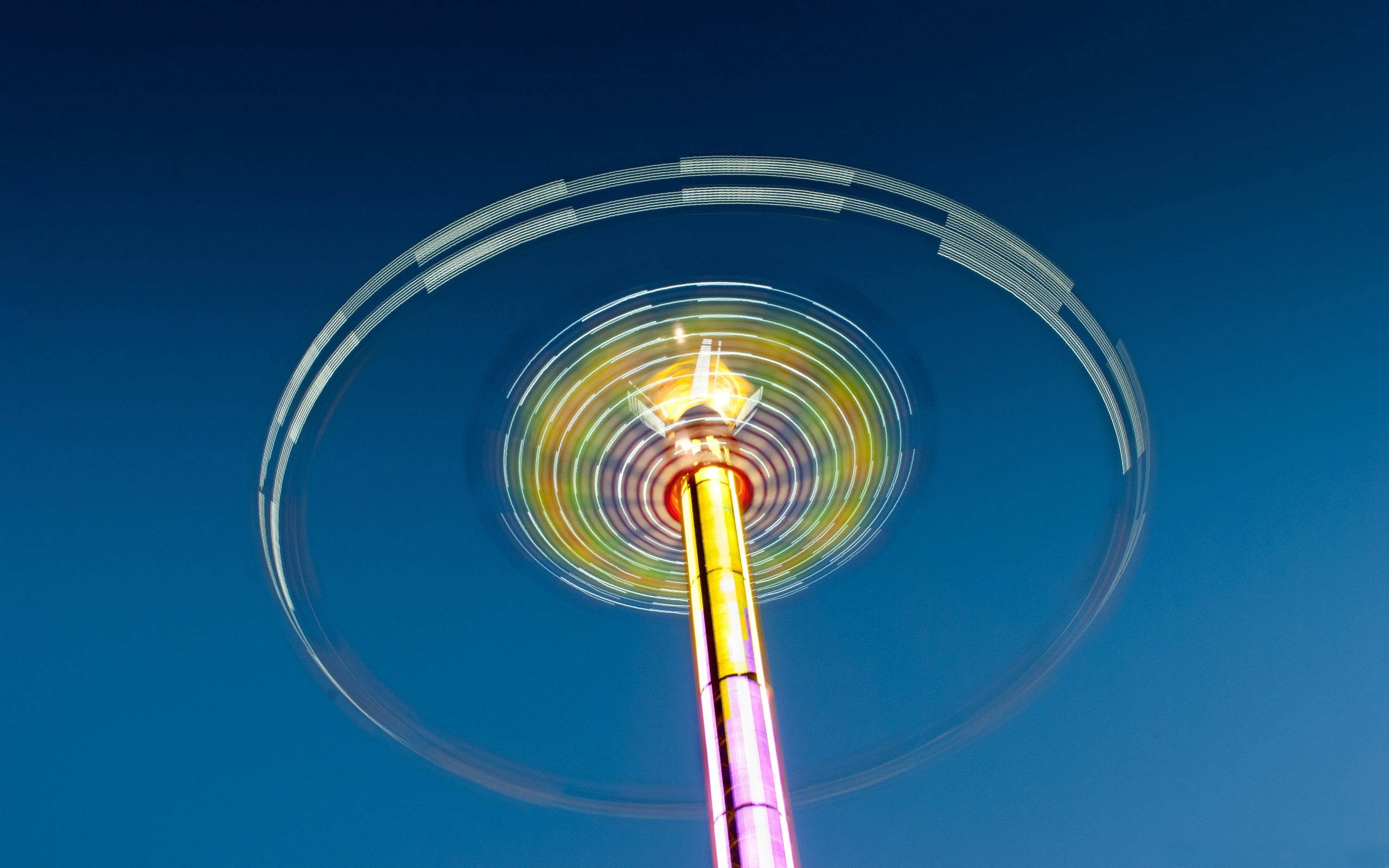 Tall Round Up, amusement ride, vibrant light trails, 2K Desktop Wallpaper