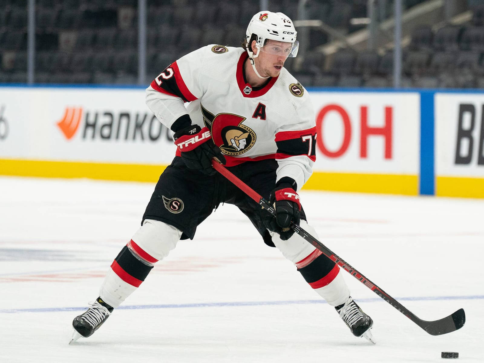 Thomas Chabot, white and red uniform, stick, HD Desktop Wallpaper