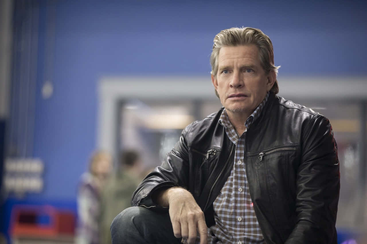 Thomas Haden Church, black leather jacket, blue-walled garage, HD Desktop Wallpaper