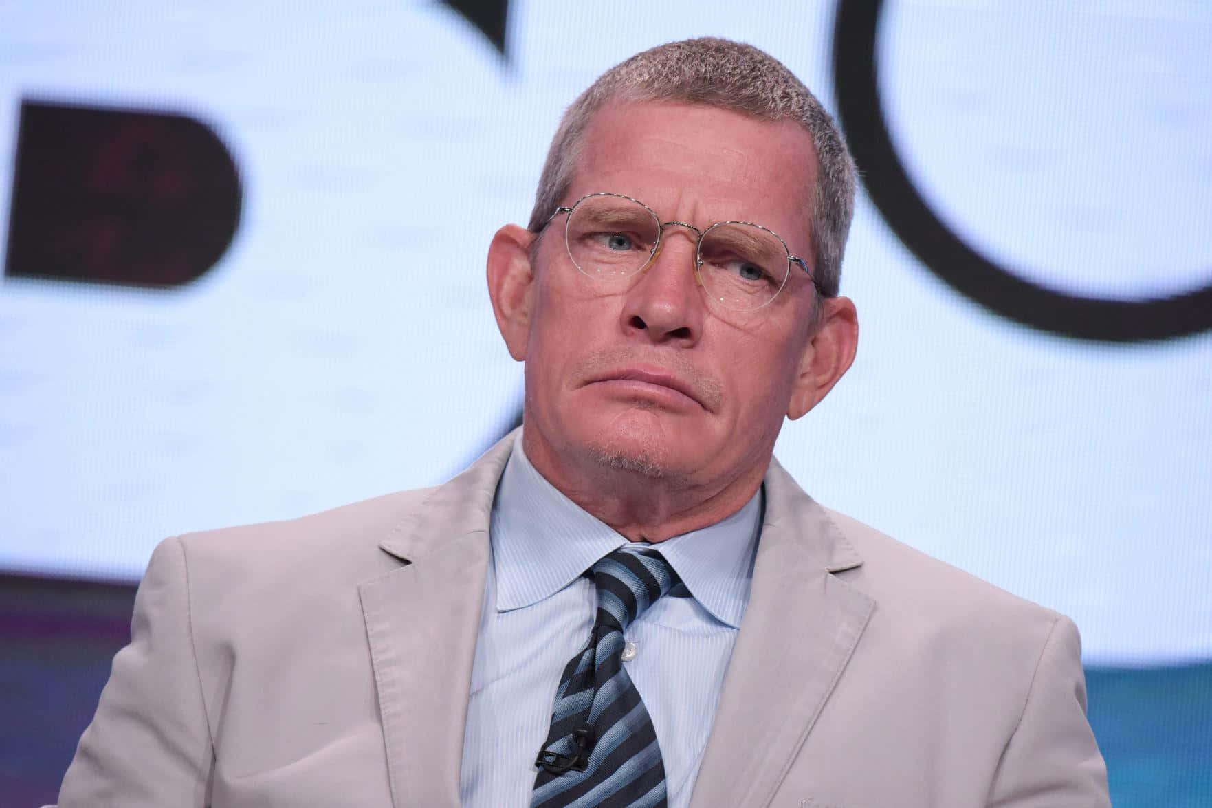 Thomas Haden Church, beige suit, glasses, HD Desktop Wallpaper