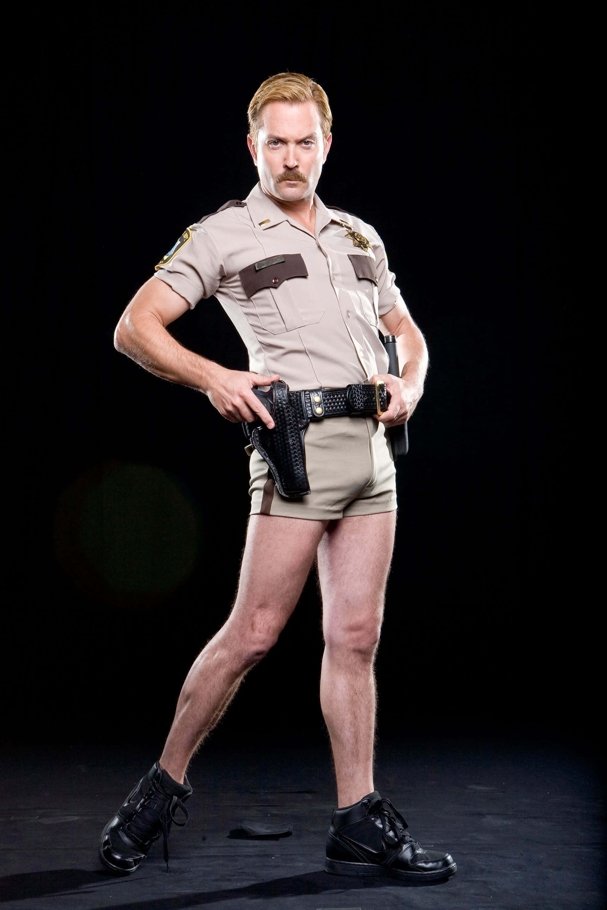 Thomas Lennon, sheriff's uniform, shorts, 2K Phone Wallpaper