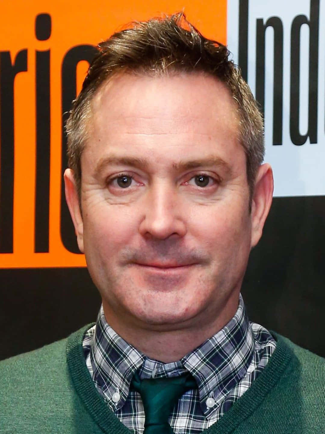 Thomas Lennon, green sweater, plaid shirt, HD Phone Wallpaper