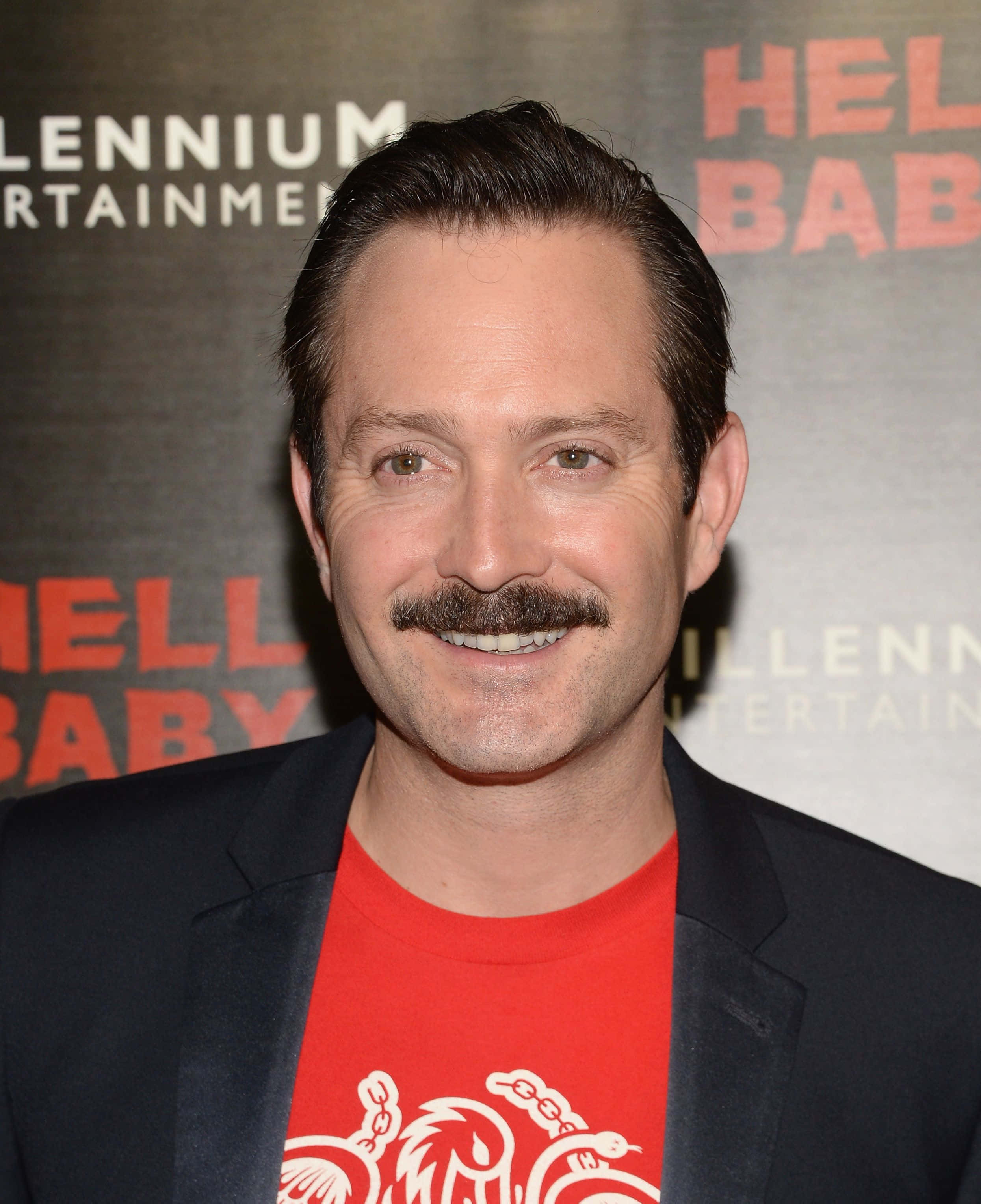 Thomas Lennon, red t-shirt, black blazer, 2K Phone Wallpaper