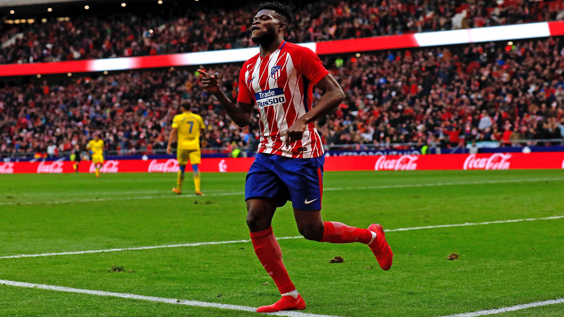 Thomas Partey, red and white stripes, vibrant green pitch, Full HD Desktop Wallpaper