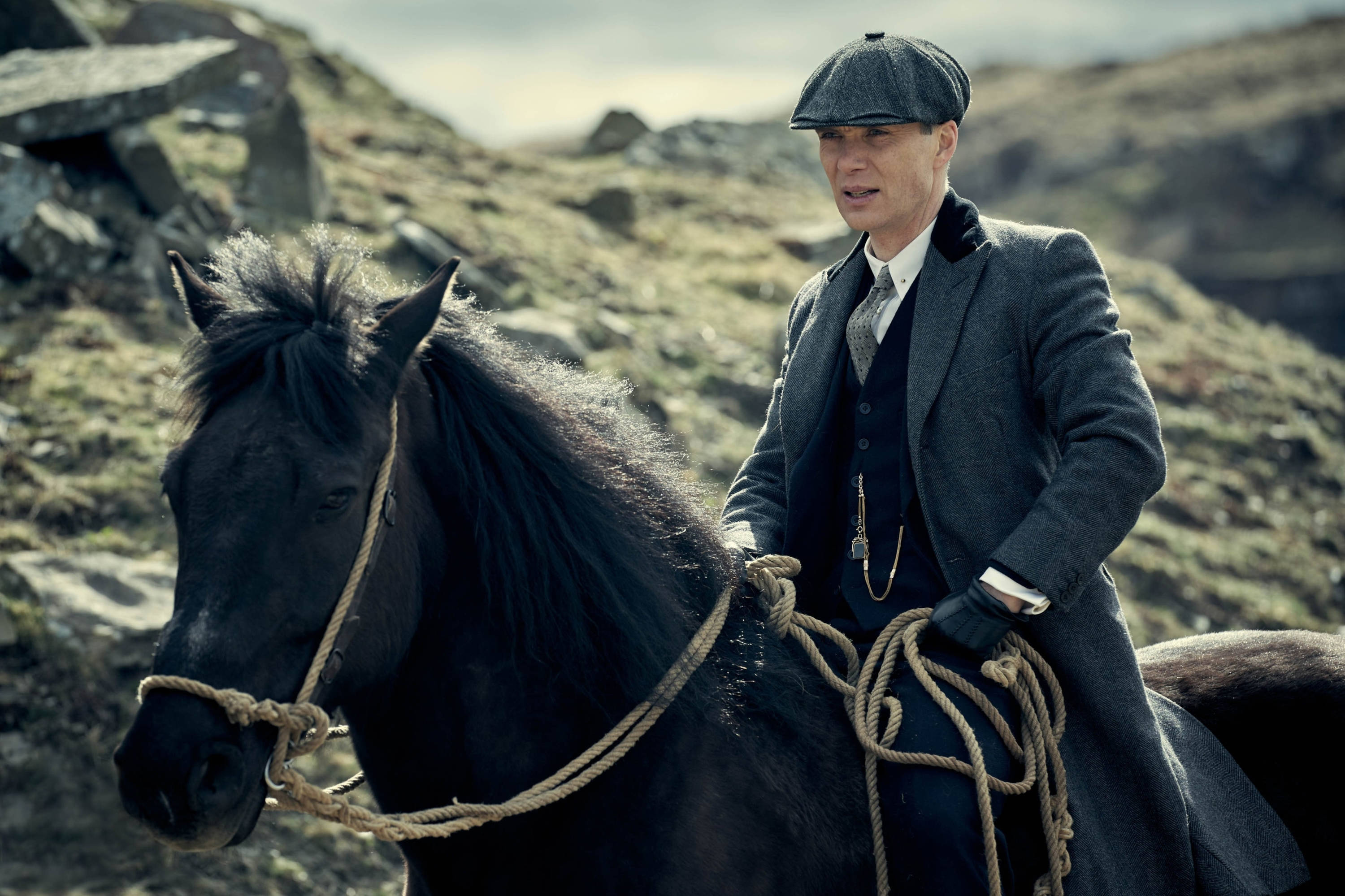 Thomas Shelby, grey suit, flat cap, 2K Desktop Wallpaper