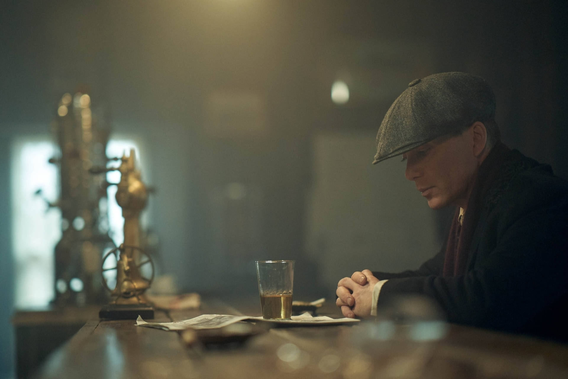 Thomas Shelby, flat cap, dimly lit bar counter, Full HD Desktop Wallpaper