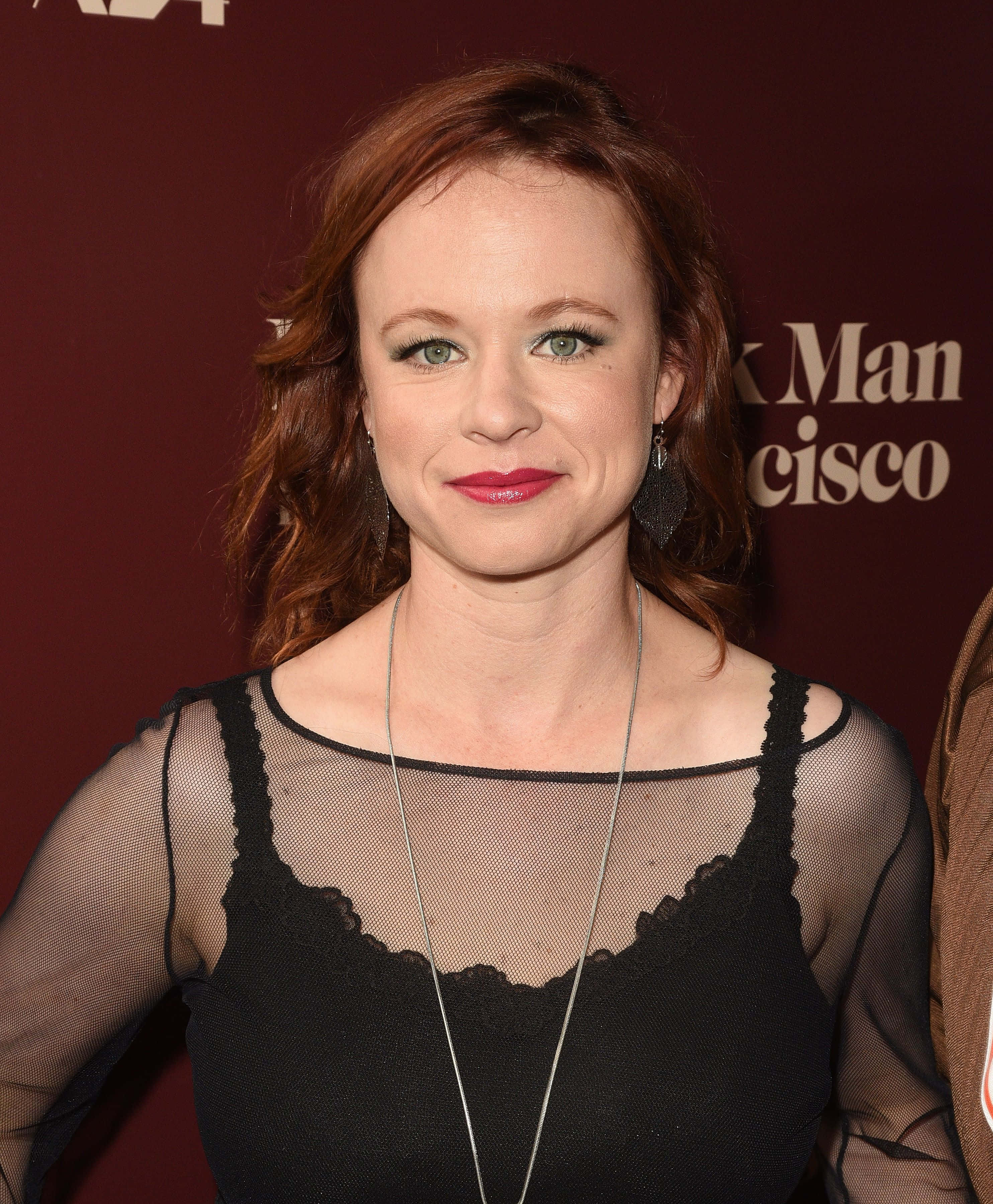 Thora Birch, red hair, green eyes, 2K Phone Wallpaper