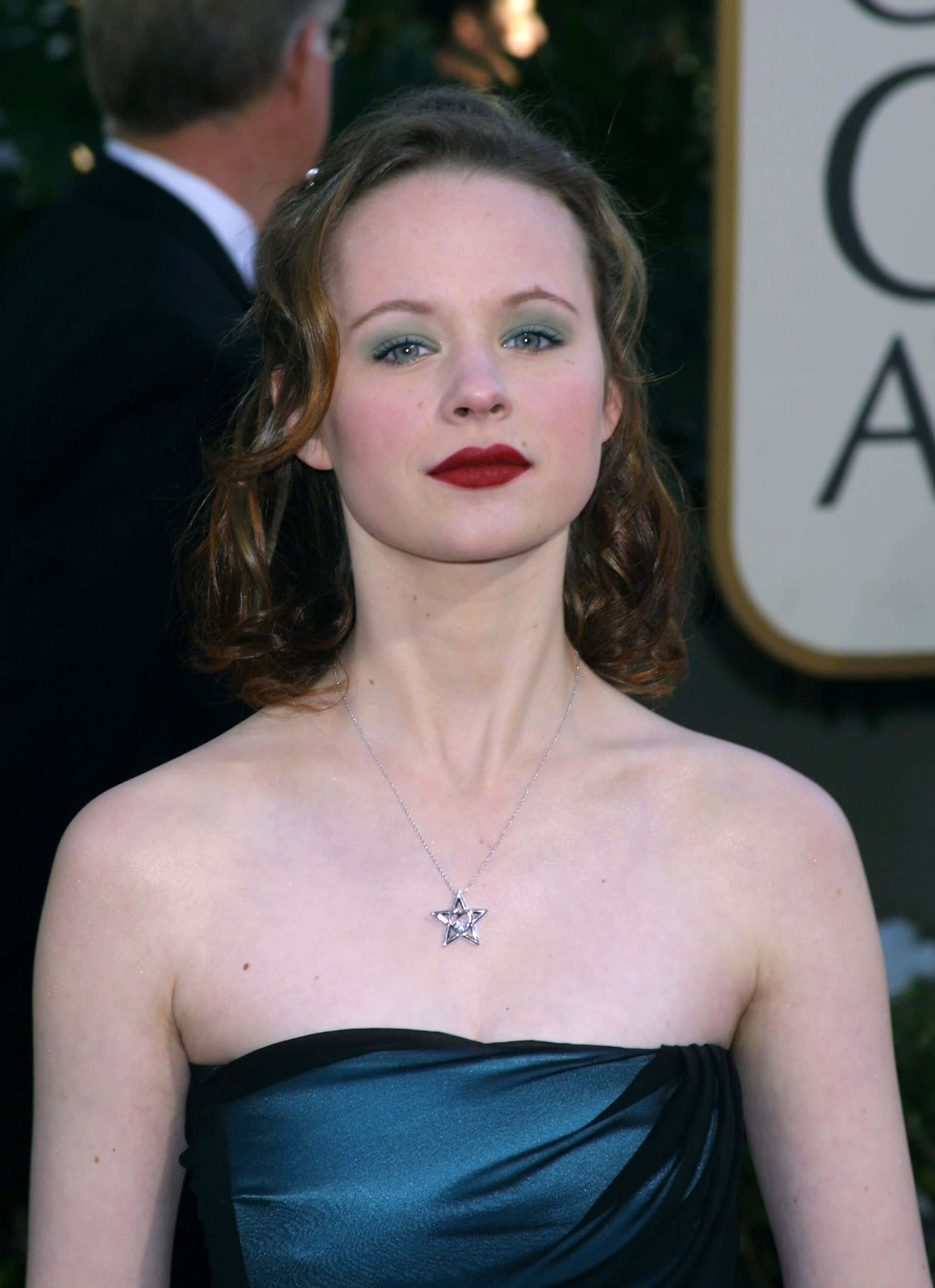 Thora Birch, green eyeshadow, red lips, 2K Phone Wallpaper
