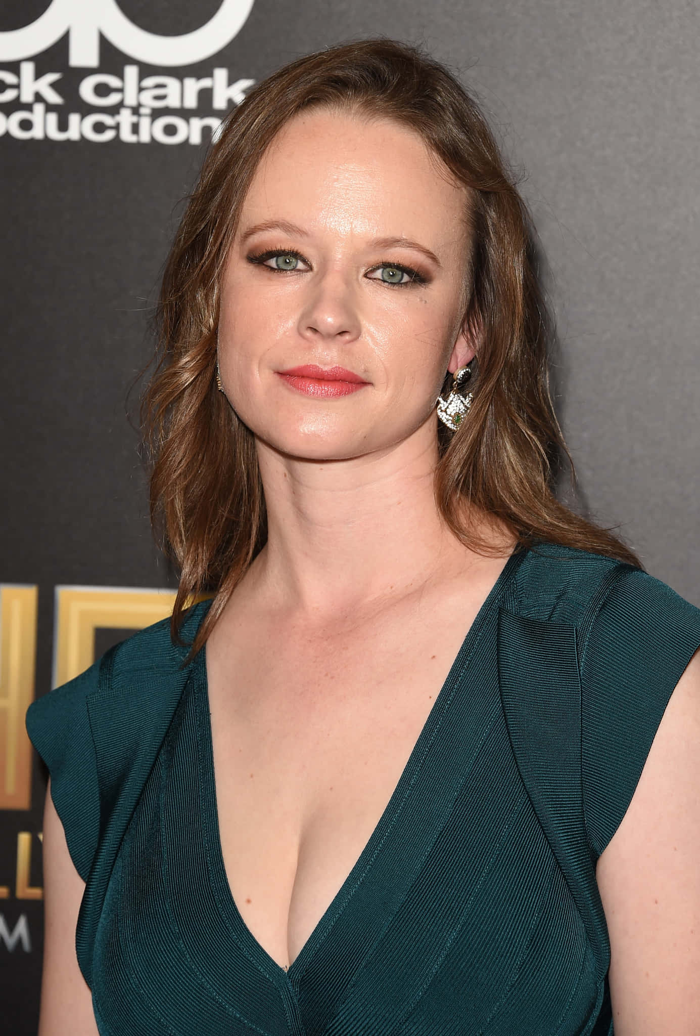 Thora Birch, wavy brown hair, green eyes, Full HD Phone Wallpaper