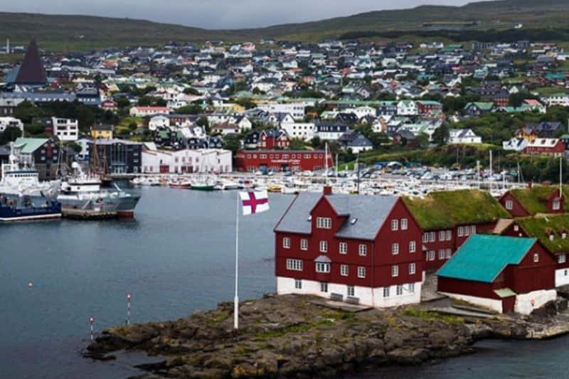 Thorshavn, red houses, boats, SD Desktop Wallpaper
