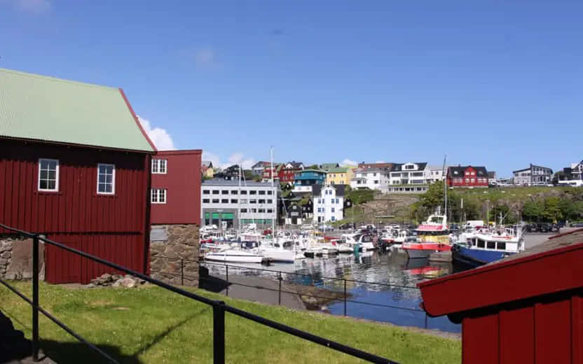 Thorshavn, berth, vibrant red wooden buildings, SD Desktop Wallpaper