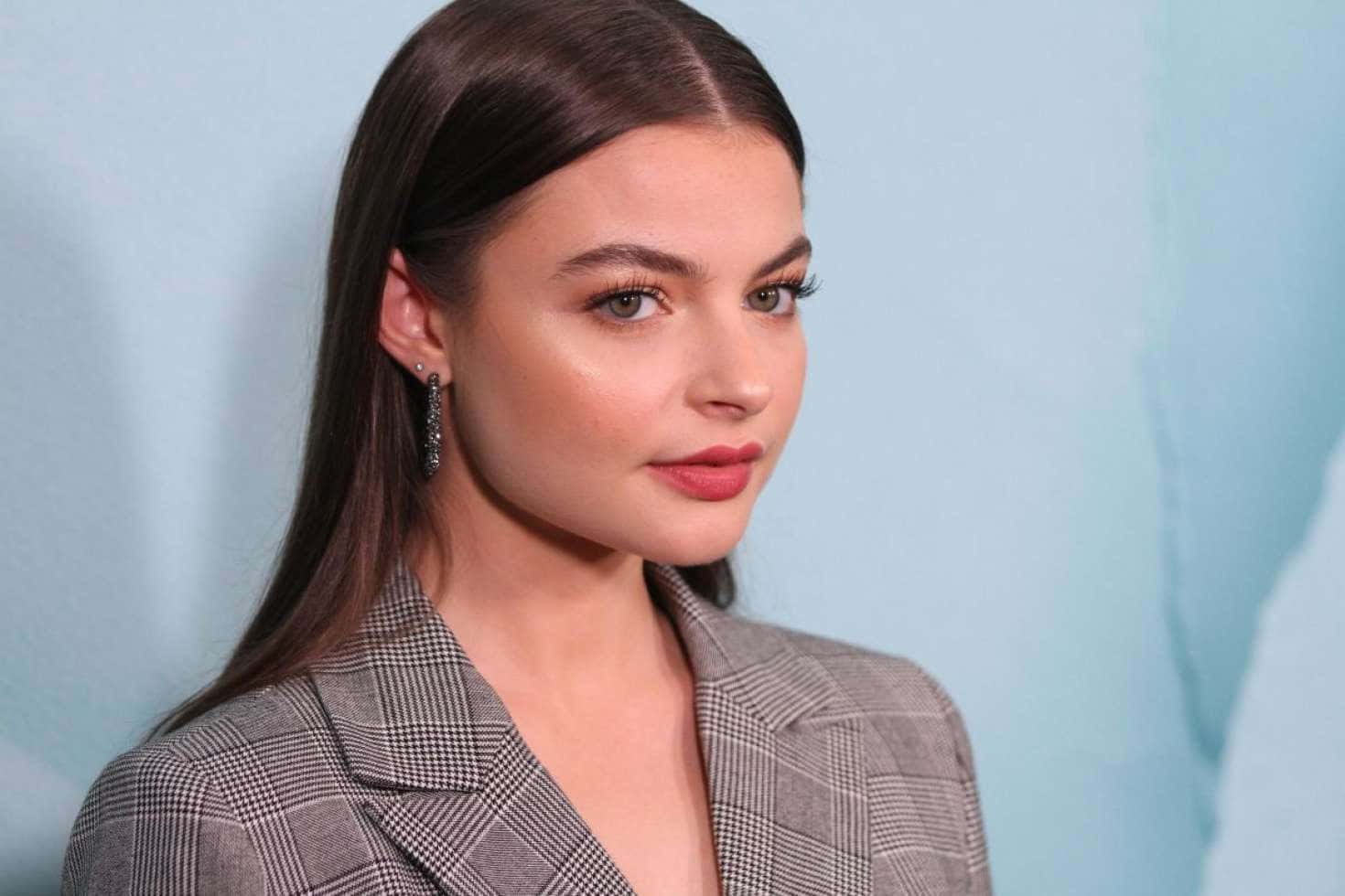 Tiarnie Coupland, black outfit, plaid blazer, HD Desktop Wallpaper