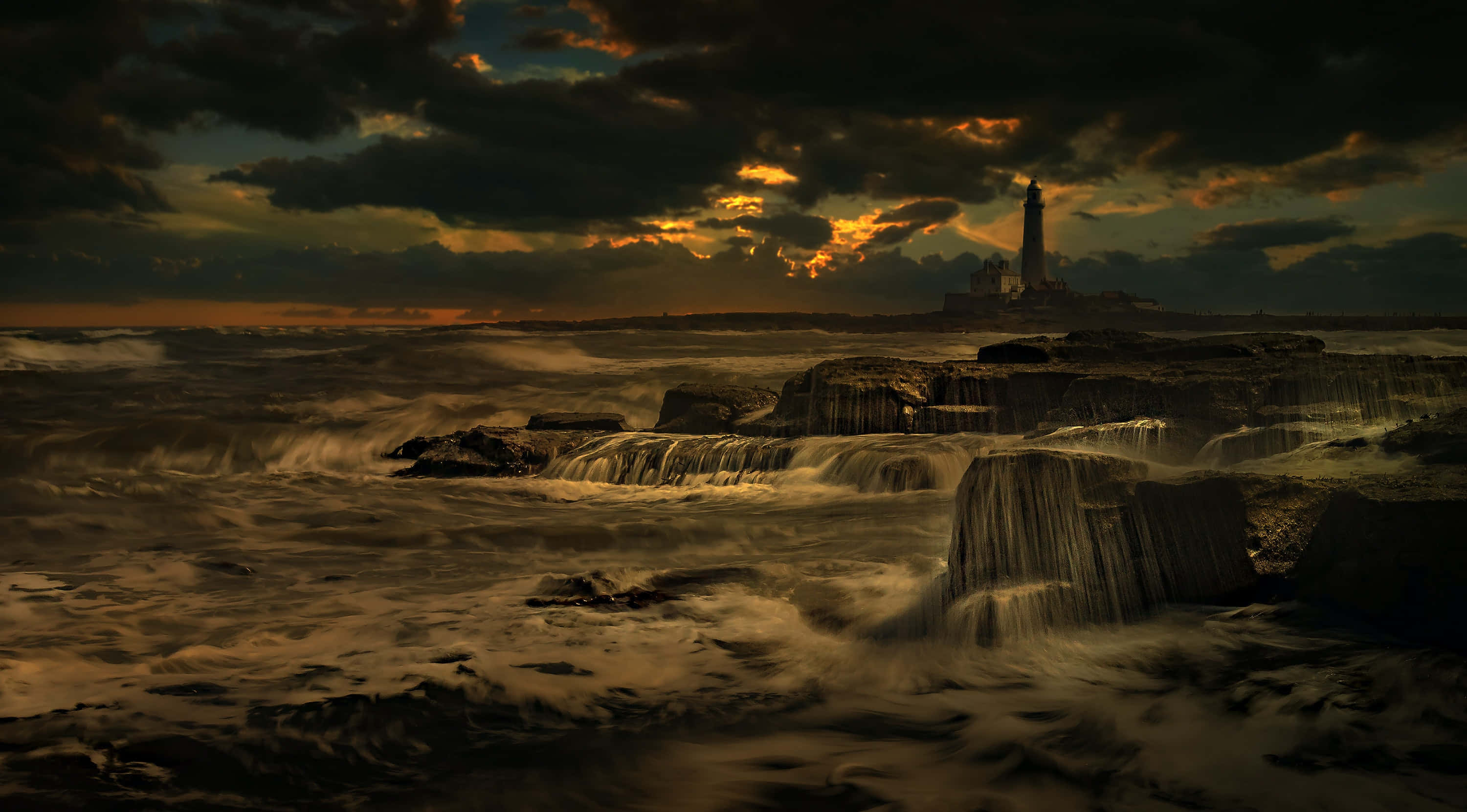 lighthouse, rugged cliffs, stormy seas, 2K Desktop Wallpaper