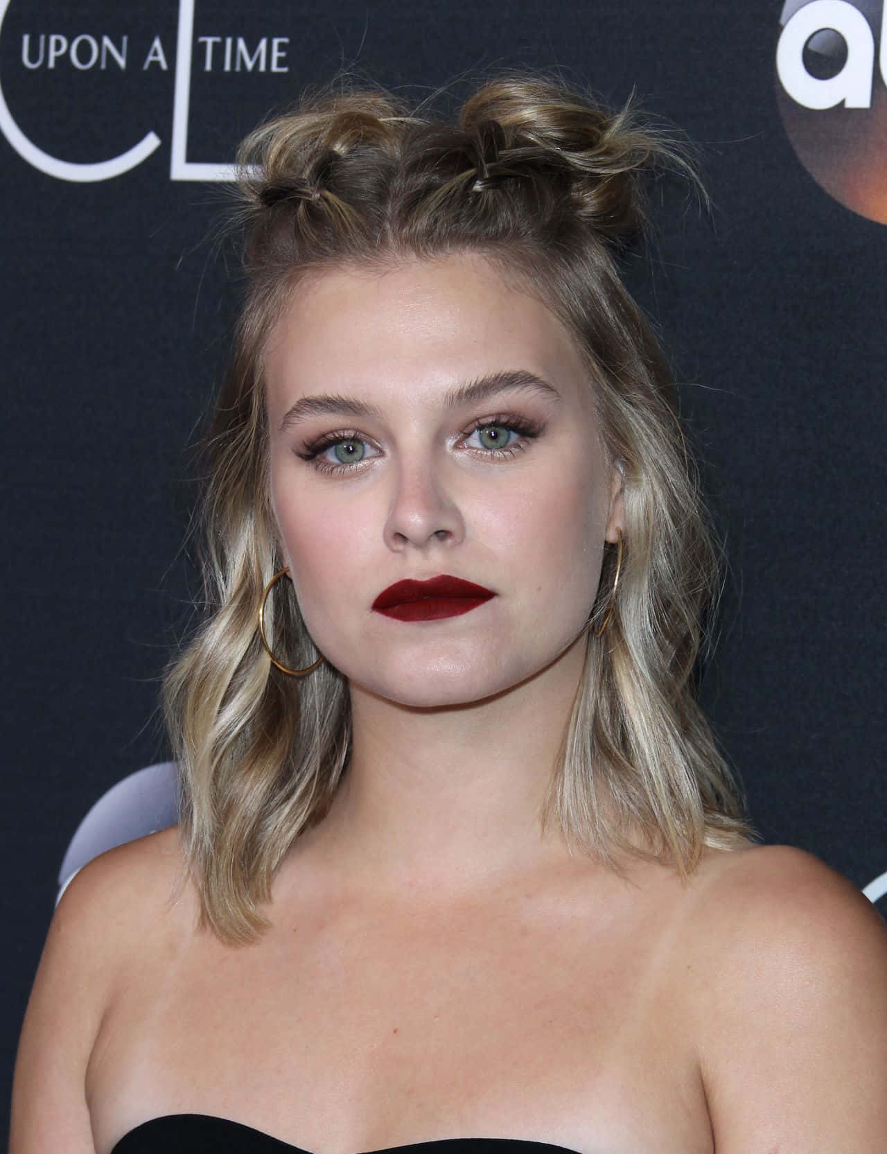 Tiera Skovbye, red carpet, blonde hair, HD Phone Wallpaper