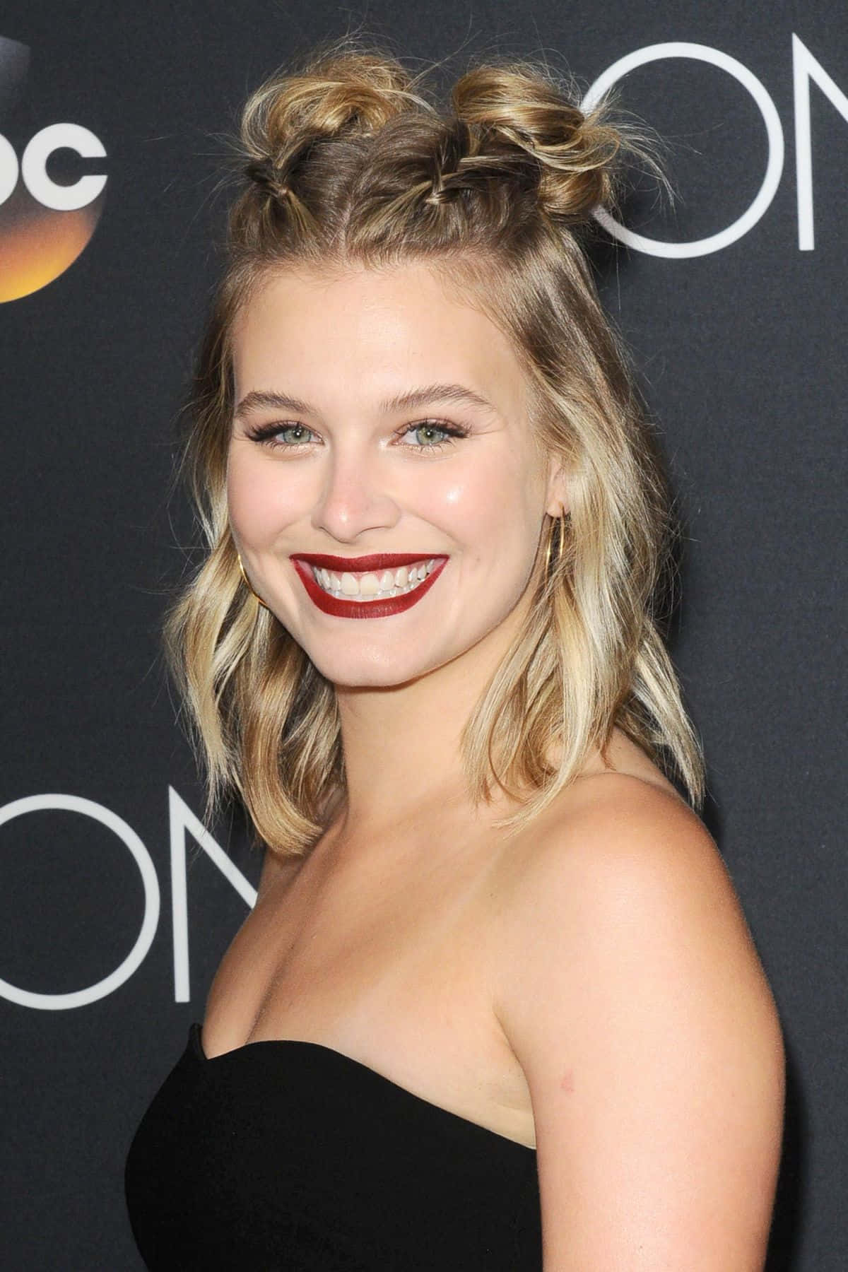 Tiera Skovbye, red lipstick, smile, HD Phone Wallpaper
