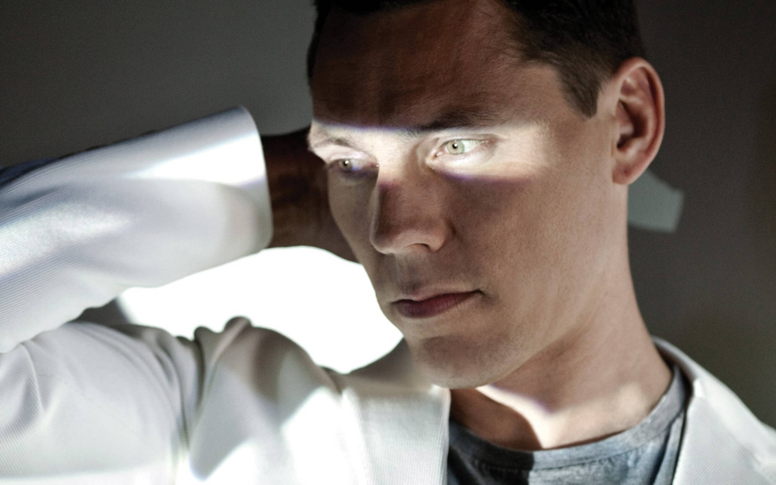 Tiesto, white shirt, dramatic light, 2K Desktop Wallpaper