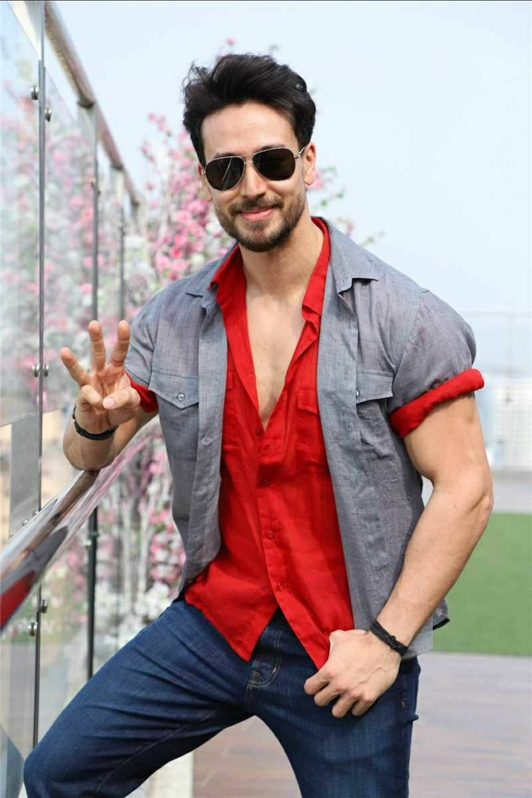 Tiger Shroff, red shirt, sunglasses, HD Phone Wallpaper
