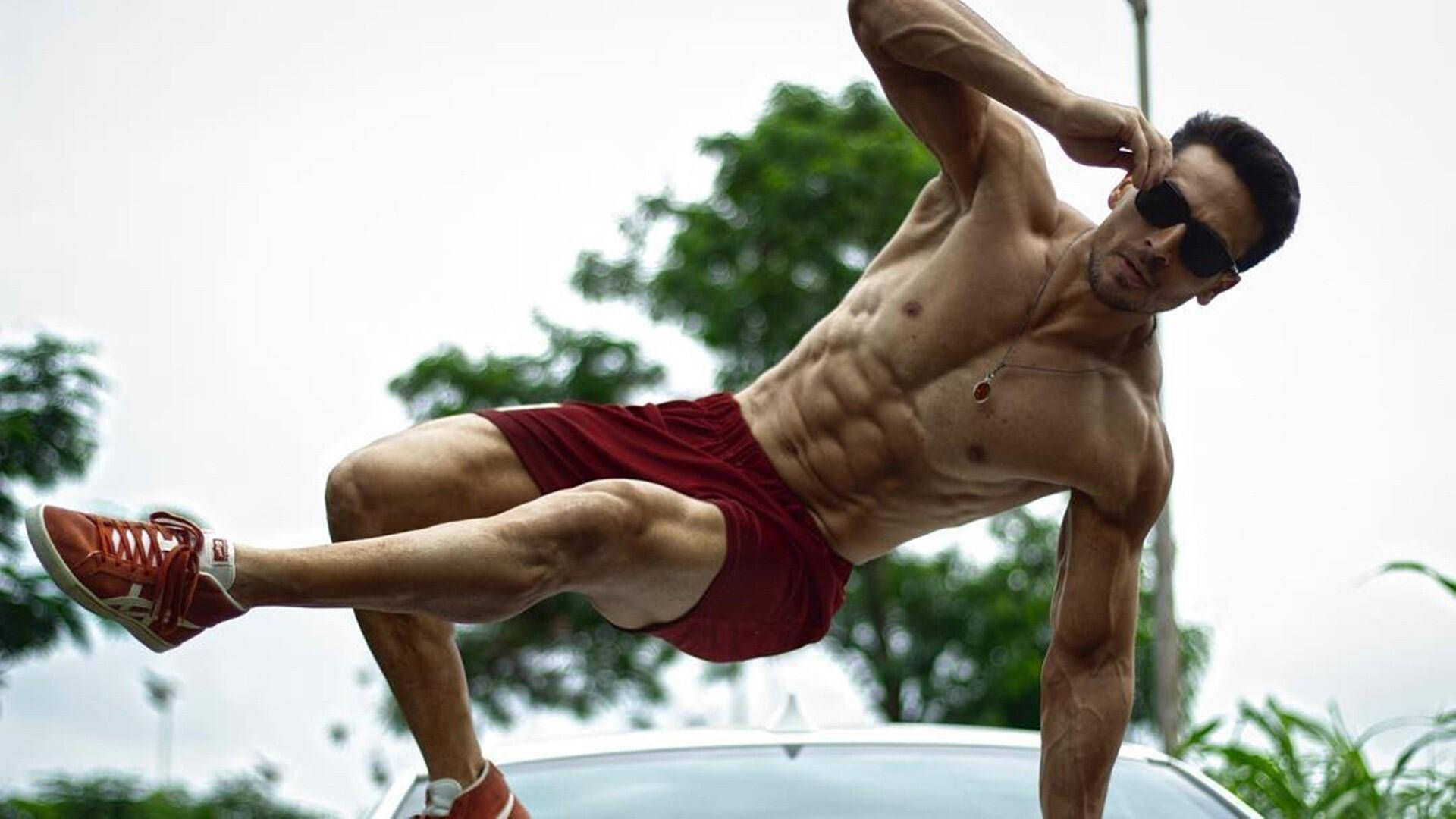 Tiger Shroff, red shorts, sunglasses, Full HD Desktop Wallpaper