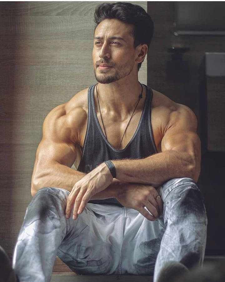 Tiger Shroff, tank top, silver pants, SD Phone Wallpaper