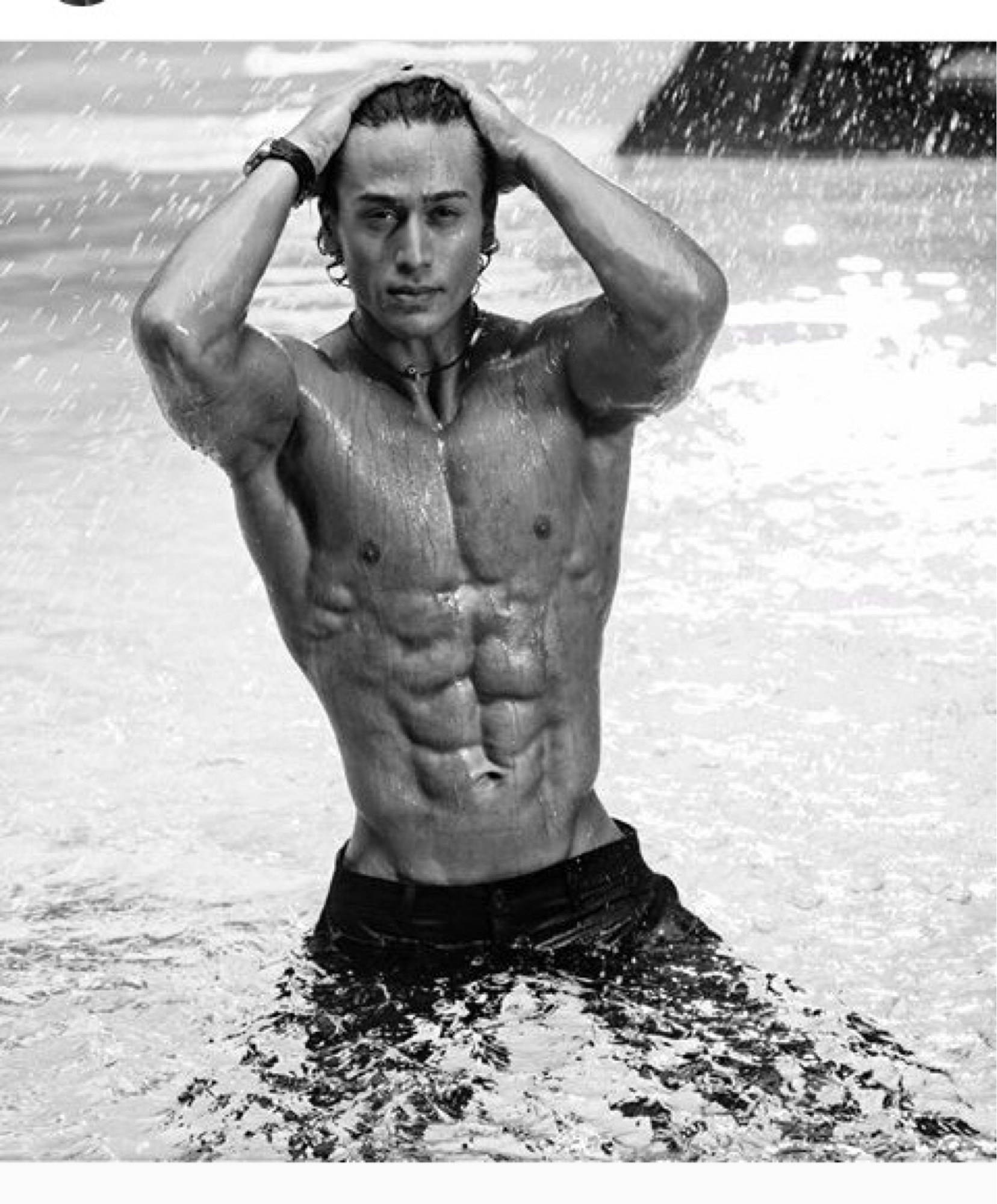 Tiger Shroff, monochrome, beach, Full HD Phone Wallpaper