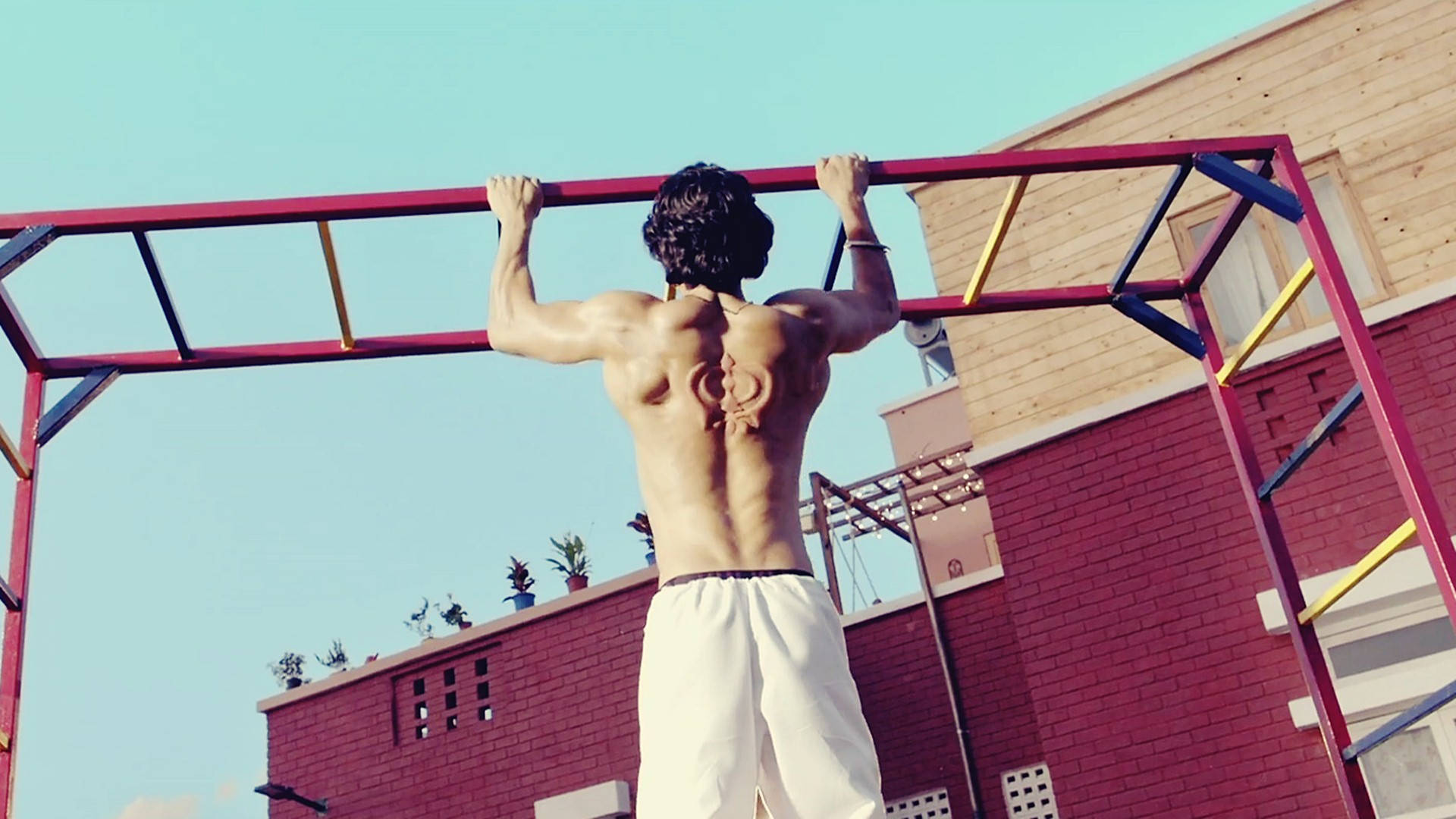 Tiger Shroff, pull-ups, colorful outdoor bar, Full HD Desktop Wallpaper