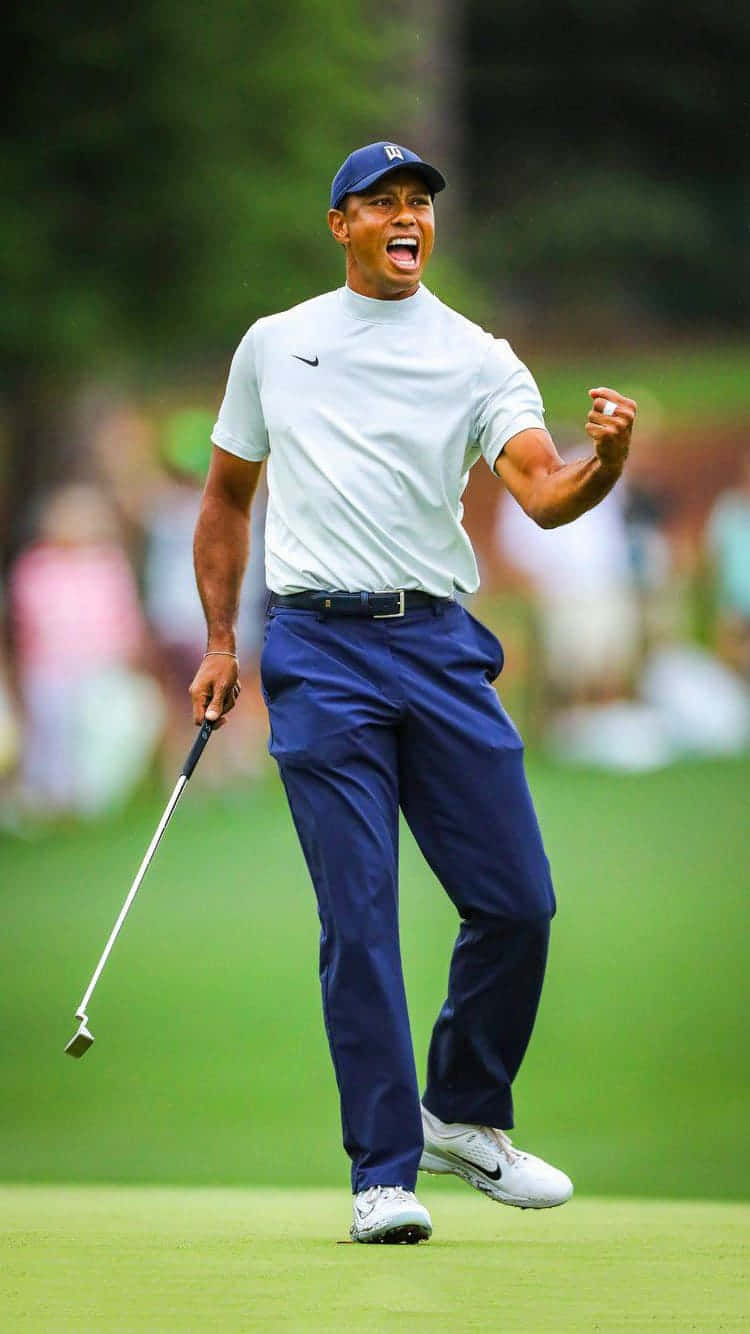 Tiger Woods, iPhone, lush green golf course, HD Phone Wallpaper