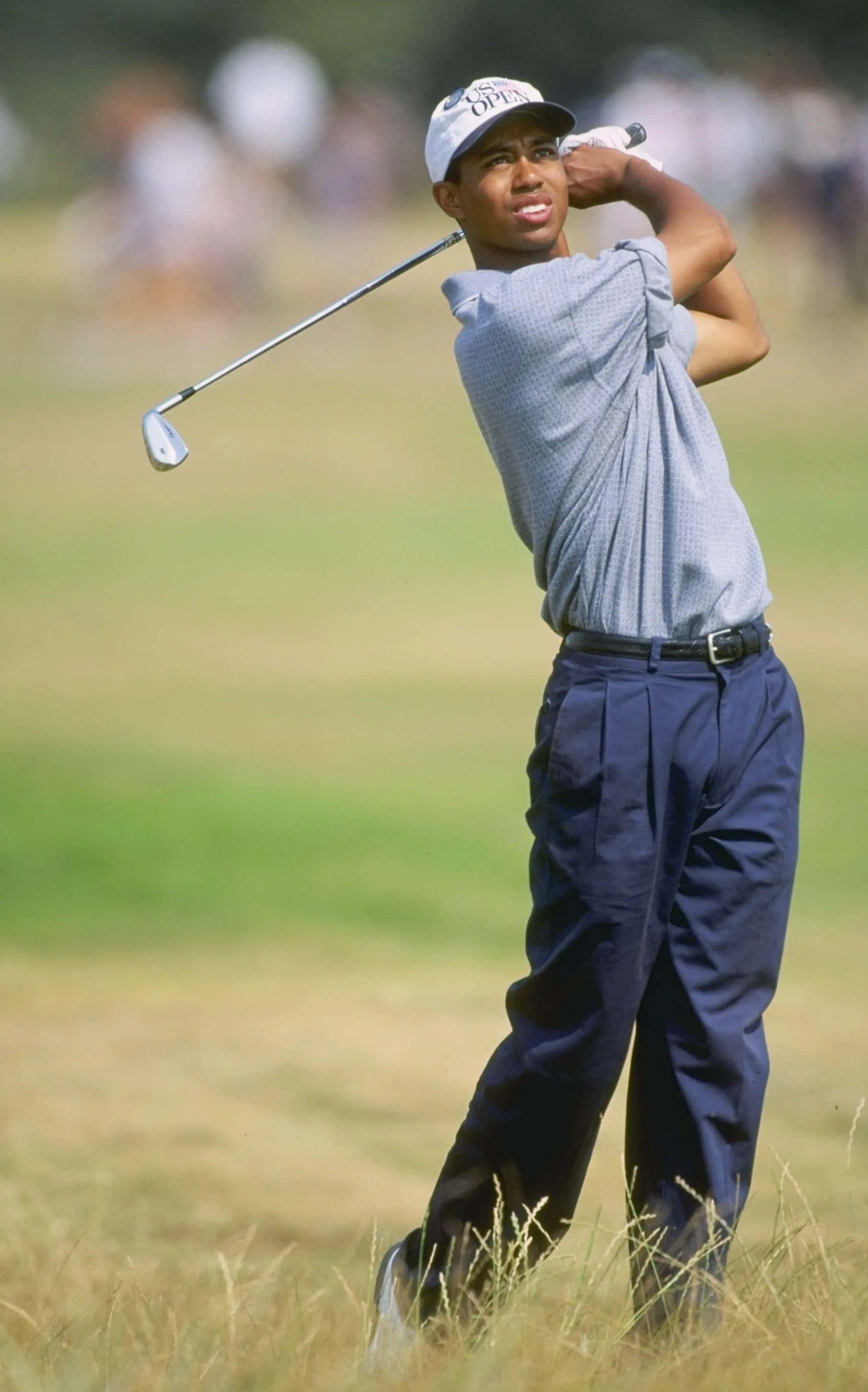 Tiger Woods iPhone, young golfer, mid-swing, 2K Phone Wallpaper