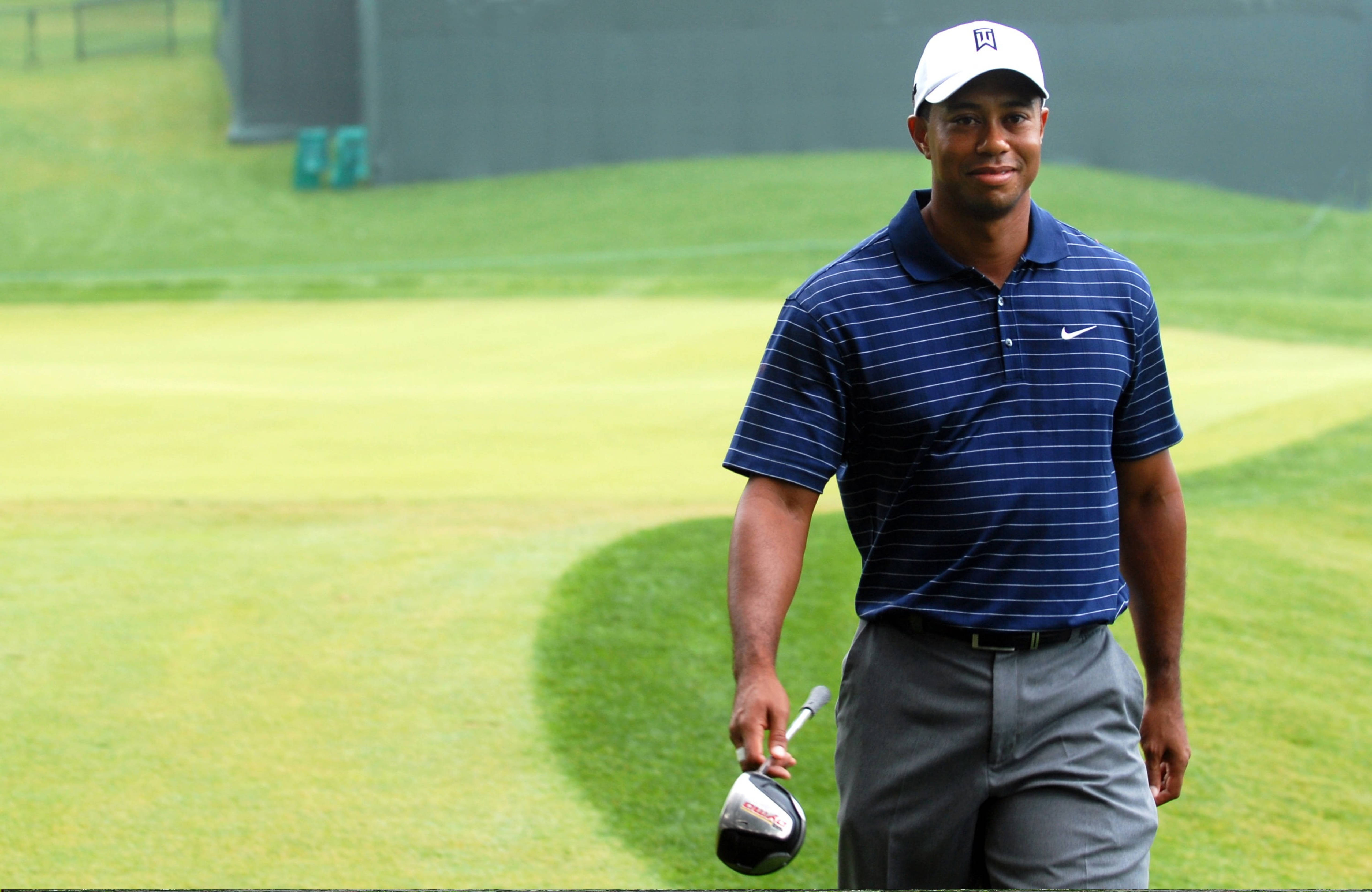 Tiger Woods, driver, lush green golf course, 5K Desktop Wallpaper