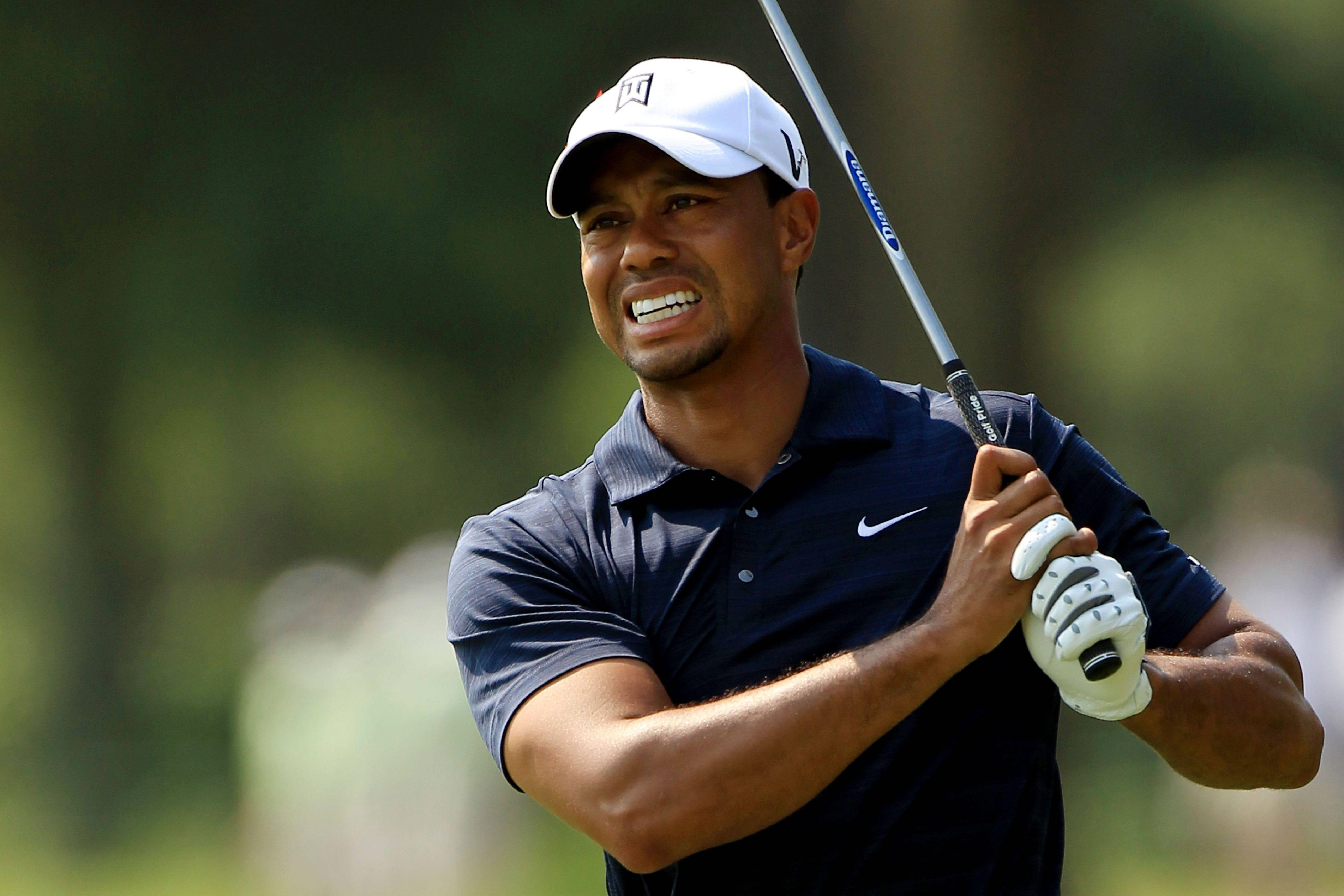 Tiger Woods, 2011 Championship, sunlit golf course, 5K Desktop Wallpaper