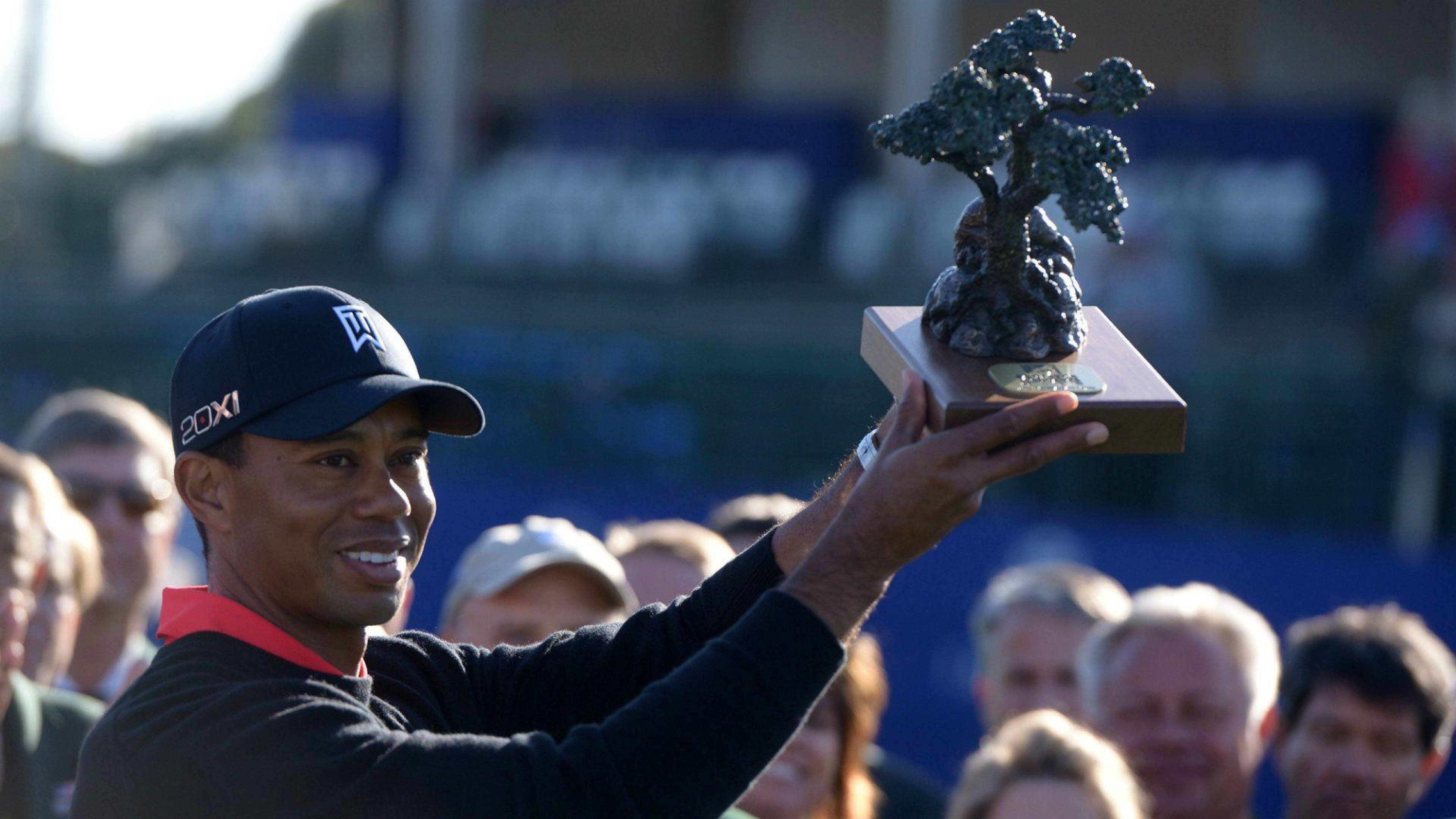 Tiger Woods, 2008 Farmers Insurance, bonsai tree, 5K Desktop Wallpaper