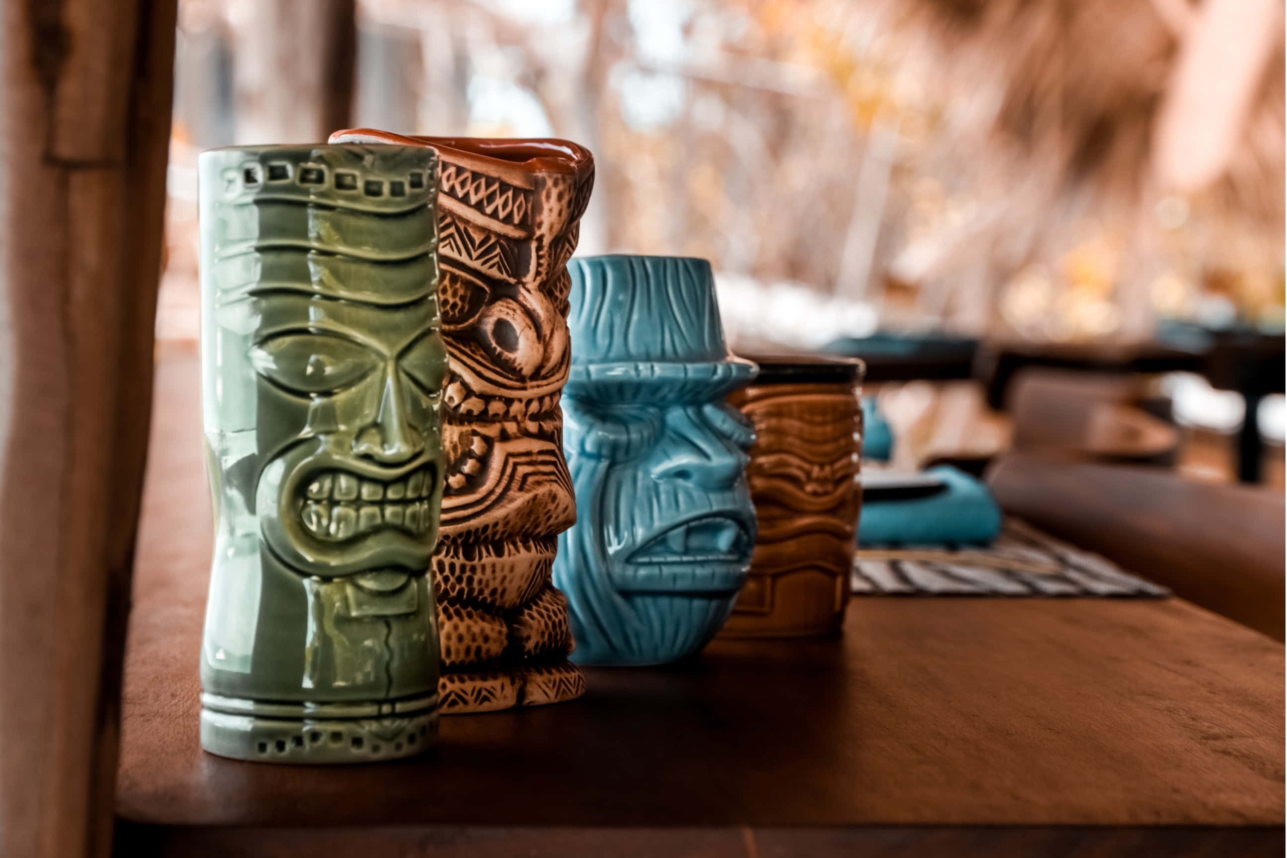colorful tiki mugs, green, brown, 2K Desktop Wallpaper