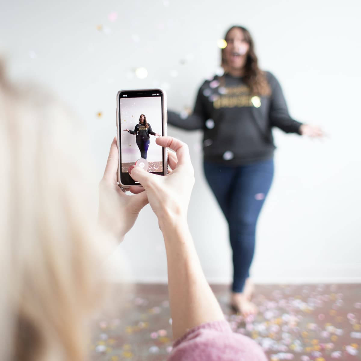 TikTok PFP, confetti, smartphone, SD Desktop Wallpaper