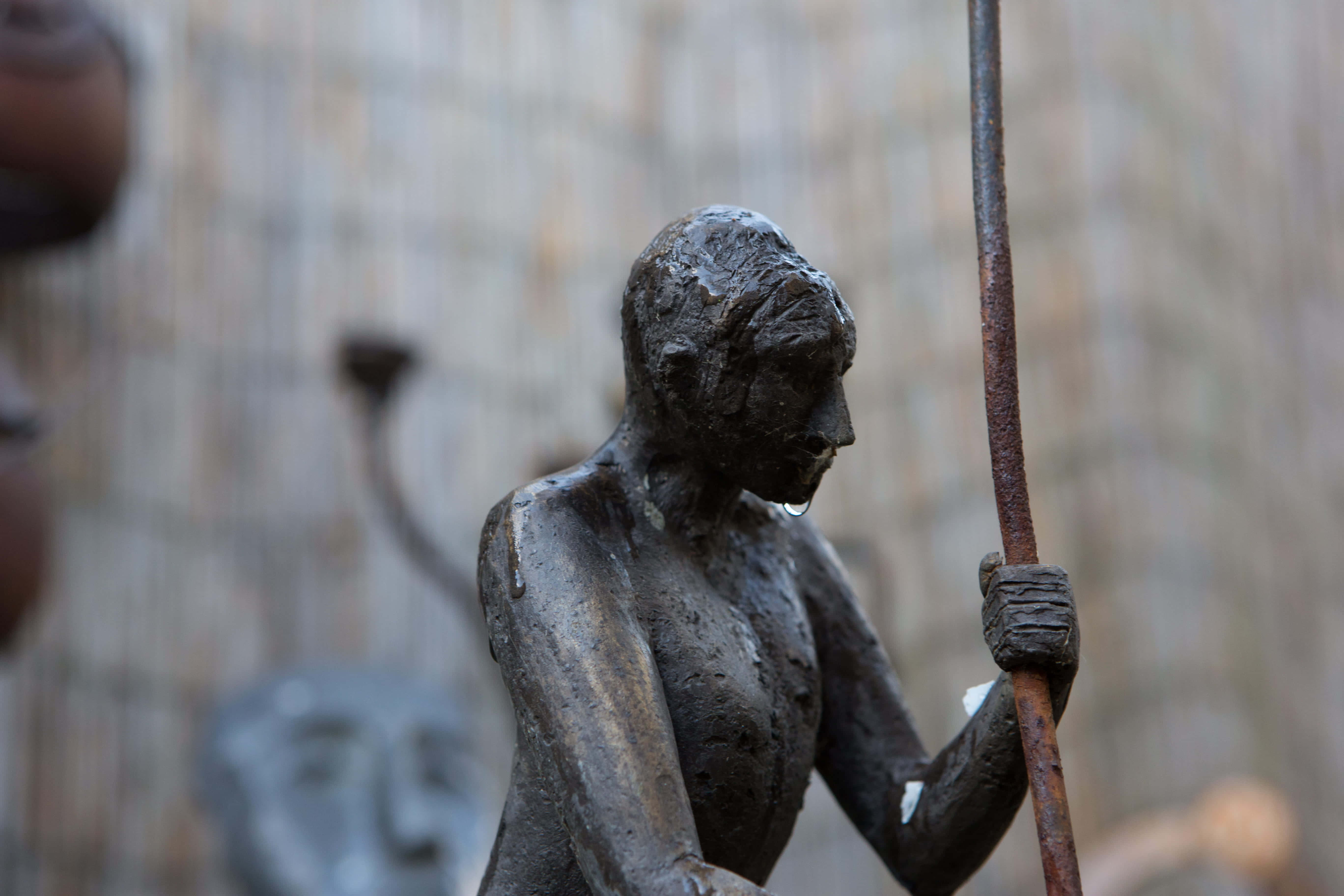 bronze sculpture, figure, rusted pole, 5K Desktop Wallpaper