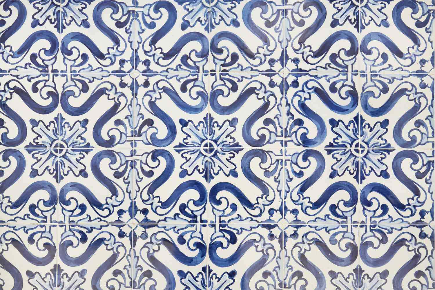 blue and white ceramic tiles, swirling floral patterns, geometric symmetry, HD Desktop Wallpaper