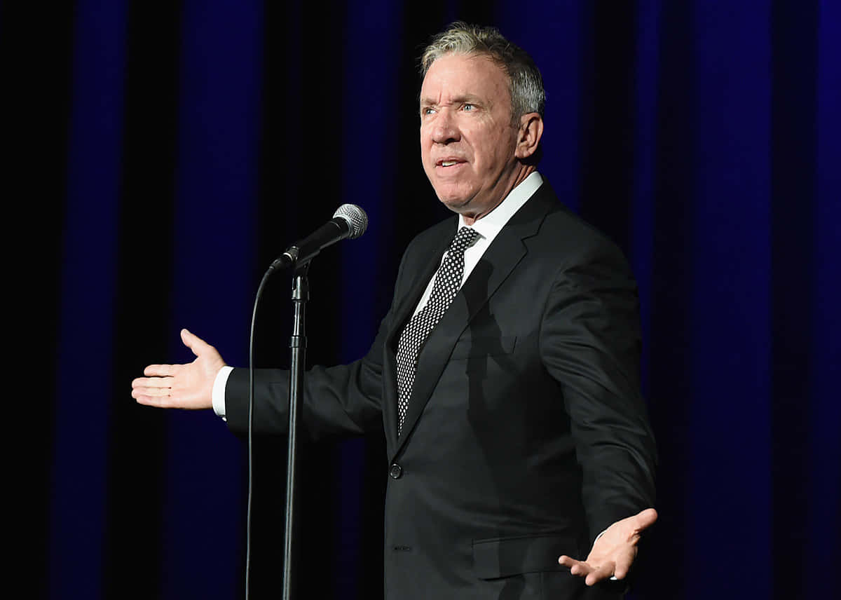Tim Allen, black suit, microphone, SD Desktop Wallpaper