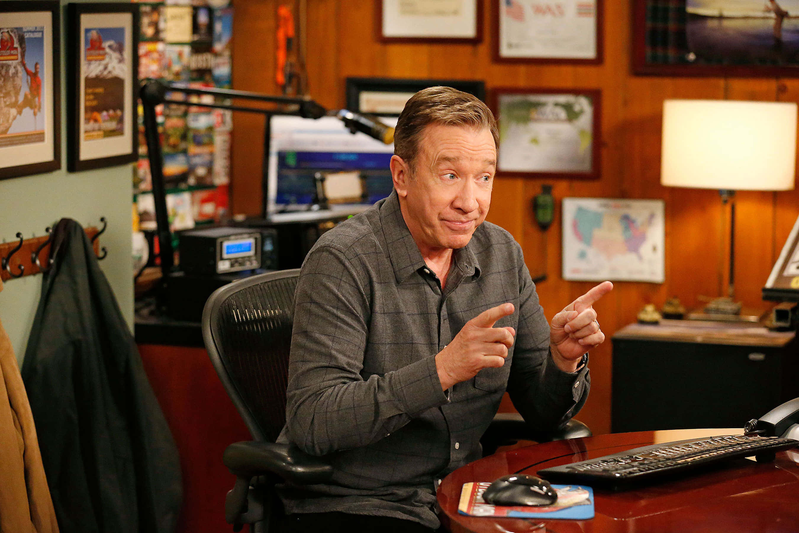 Tim Allen, checkered shirt, wooden desk, 2K Desktop Wallpaper