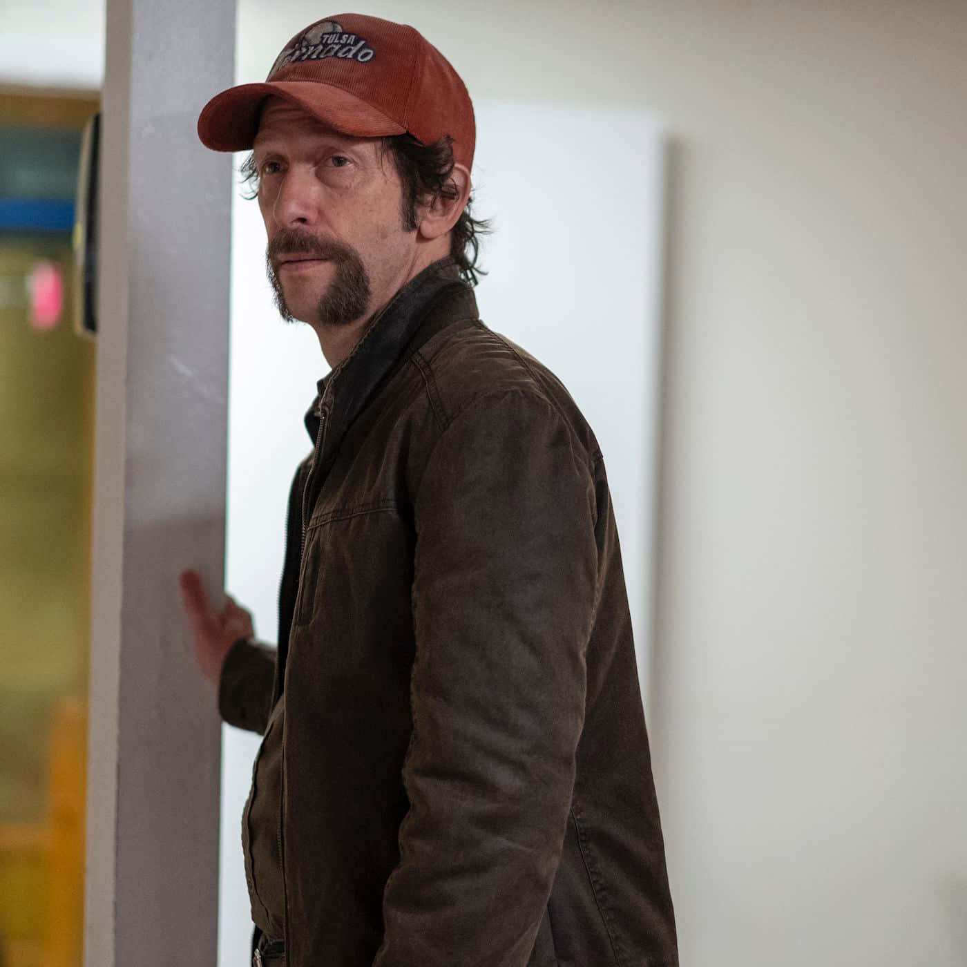 Tim Blake Nelson, red cap, brown jacket, HD Desktop Wallpaper