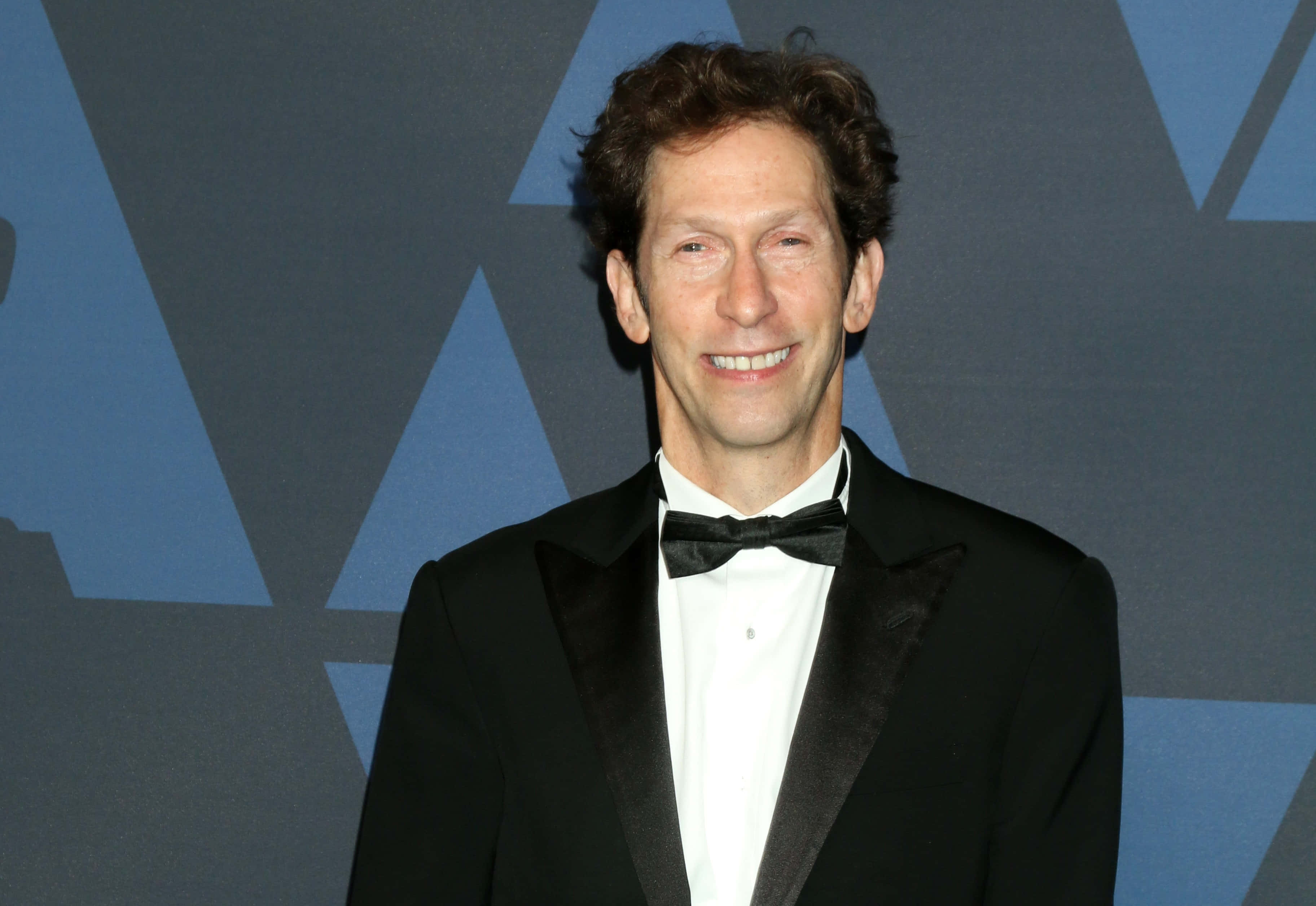 Tim Blake Nelson, black tuxedo, bow tie, 2K Desktop Wallpaper