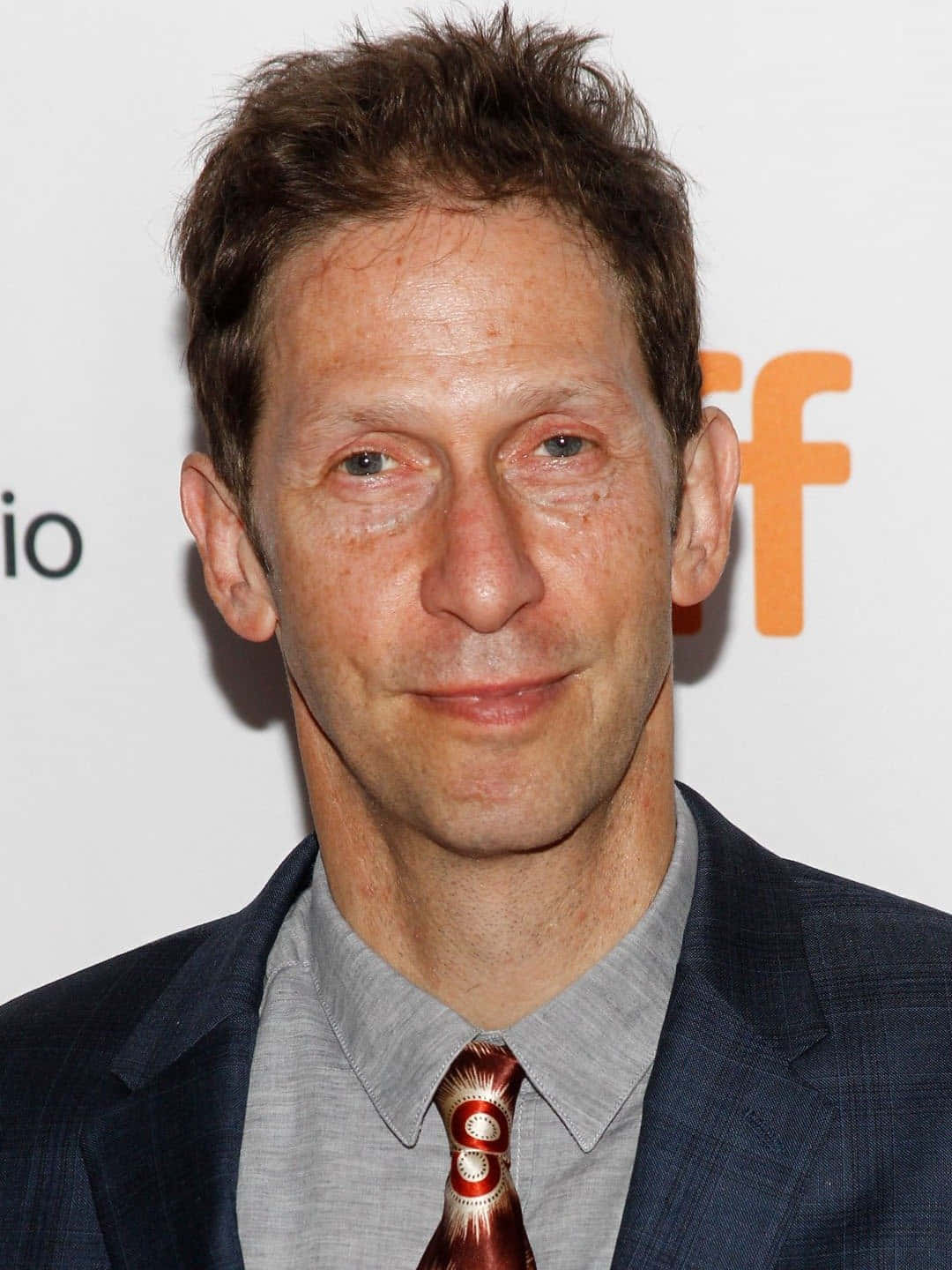Tim Blake Nelson, dark suit, patterned tie, HD Phone Wallpaper