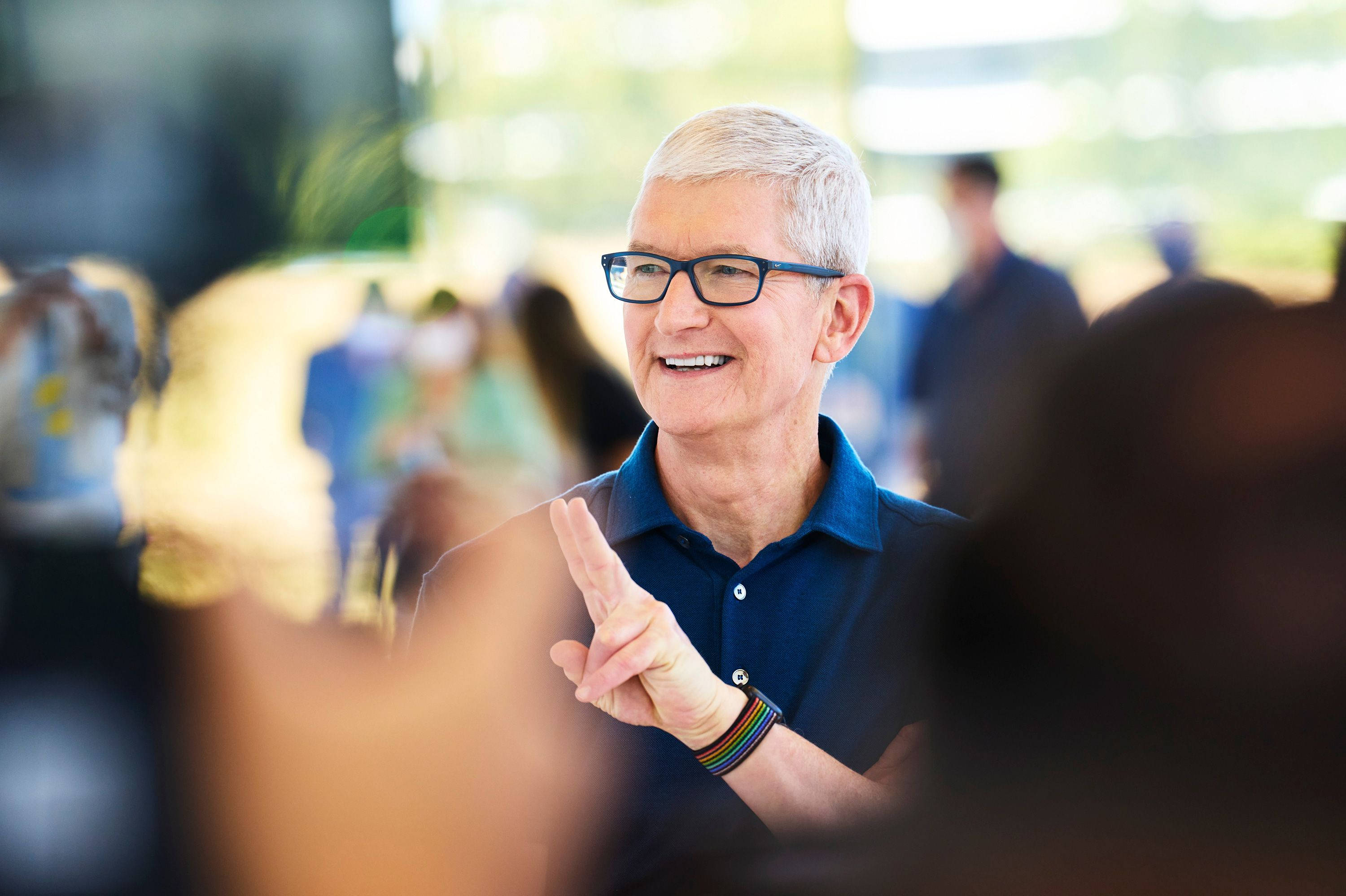 Tim Cook, blue polo shirt, glasses, 2K Desktop Wallpaper
