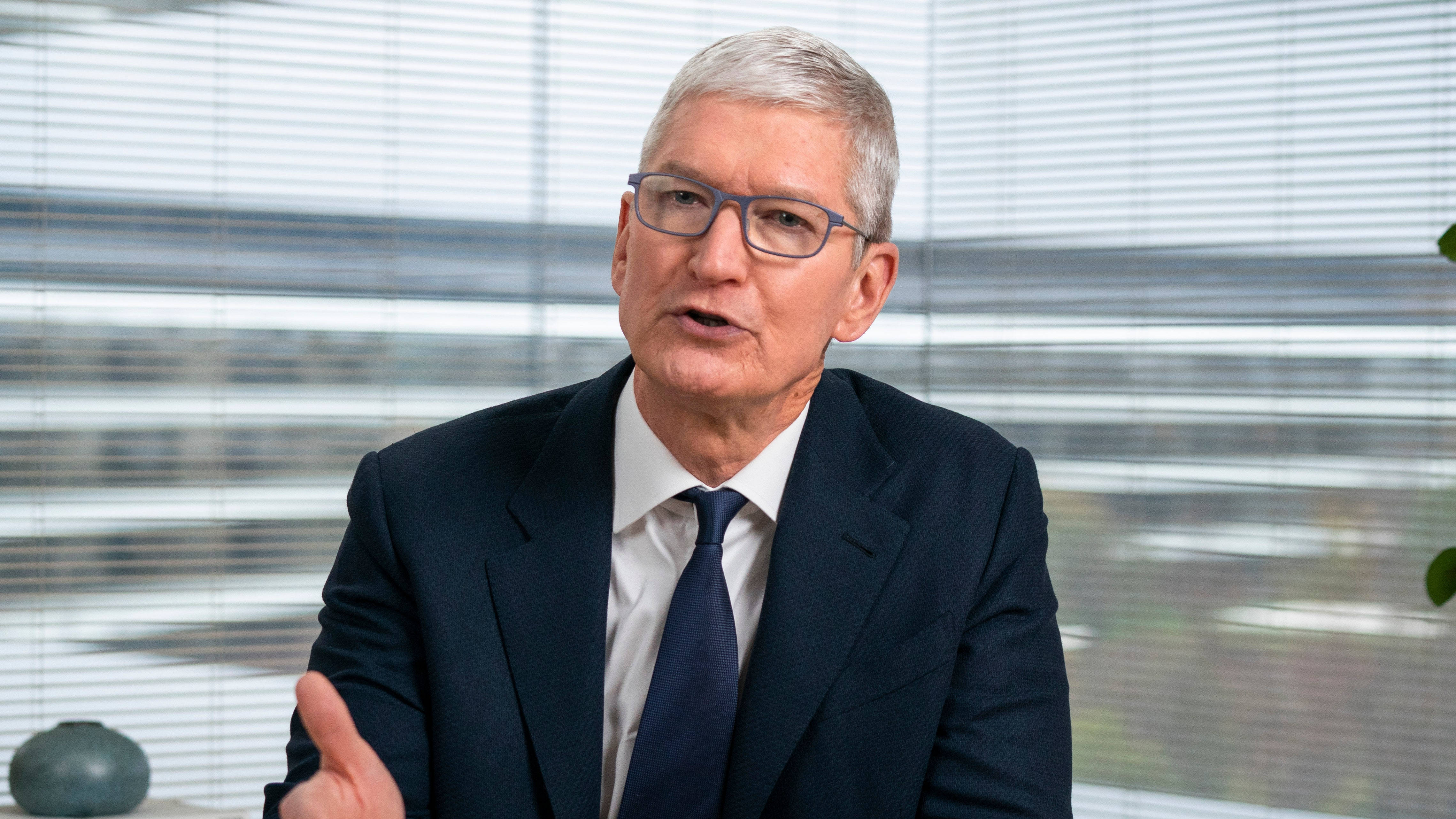 Tim Cook, dark suit, glasses, 4K Desktop Wallpaper