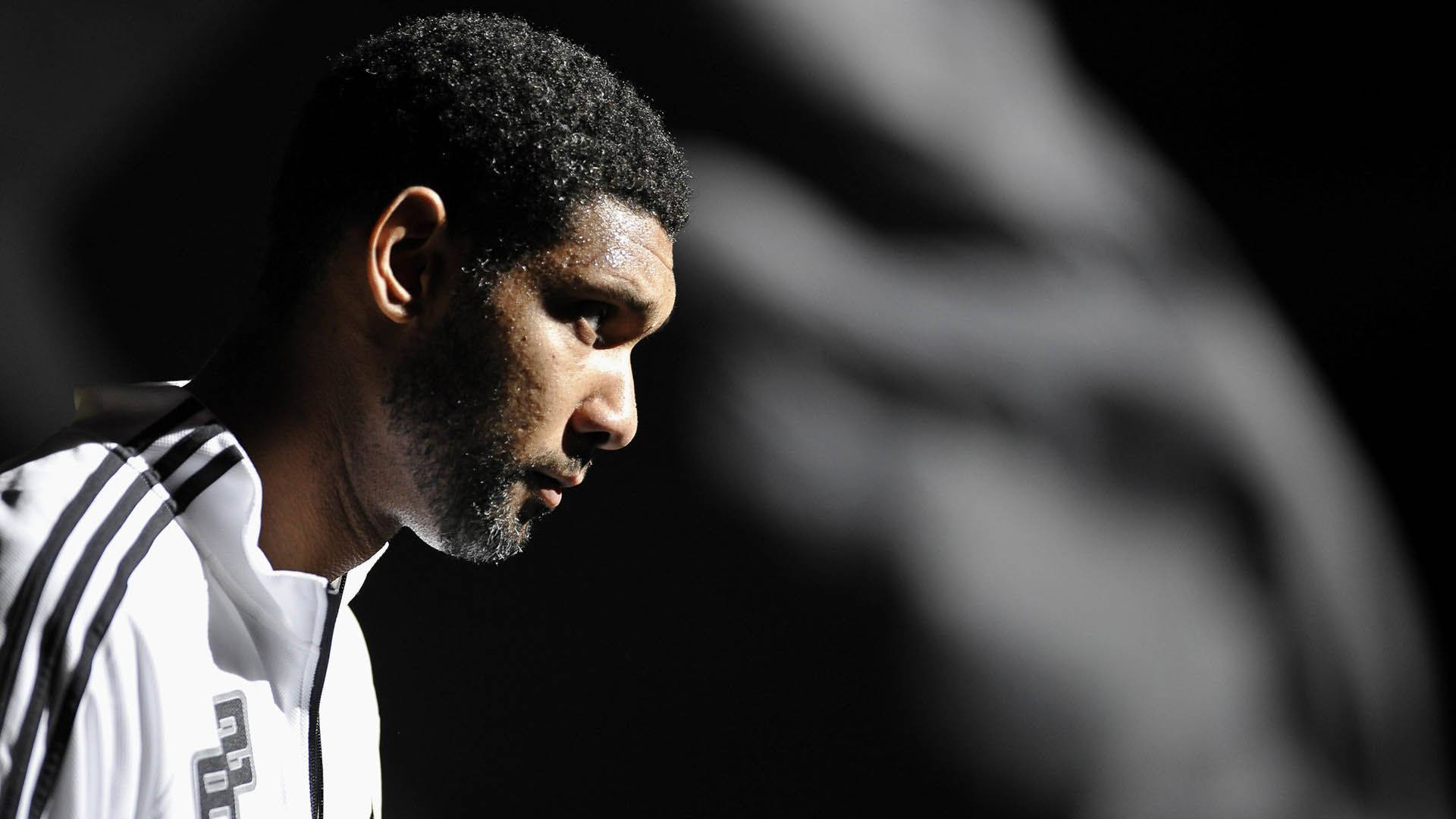 Tim Duncan, white sports jacket, dark background, Full HD Desktop Wallpaper