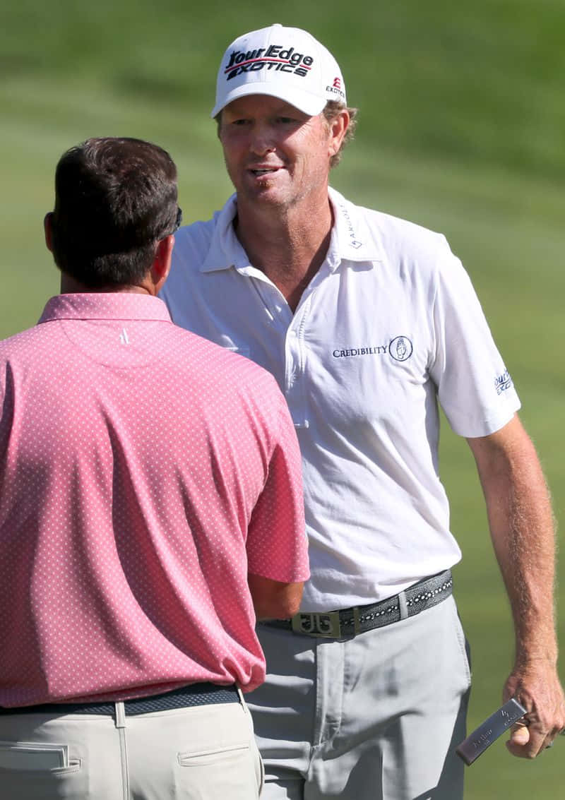Tim Petrovic, golfers, sunlit course, SD Phone Wallpaper