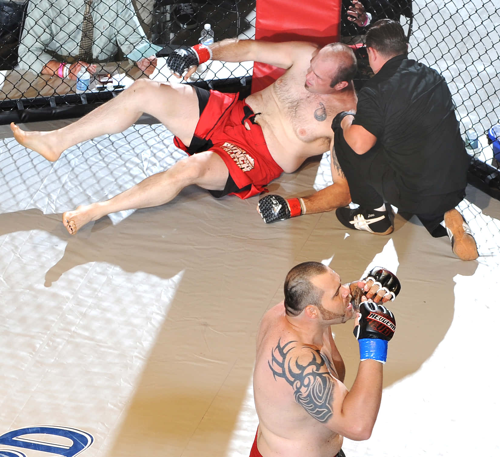 Tim Sylvia, red shorts, referee, HD Desktop Wallpaper