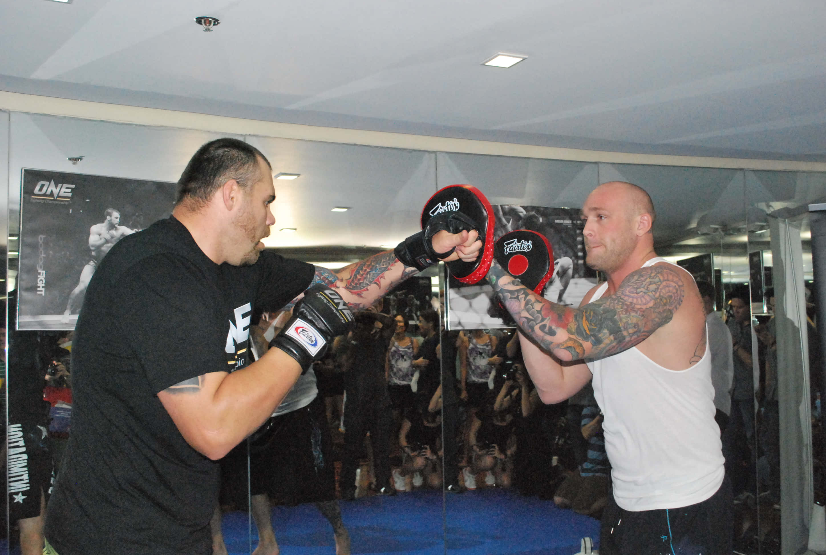 Tim Sylvia, gym, focus pads, 2K Desktop Wallpaper