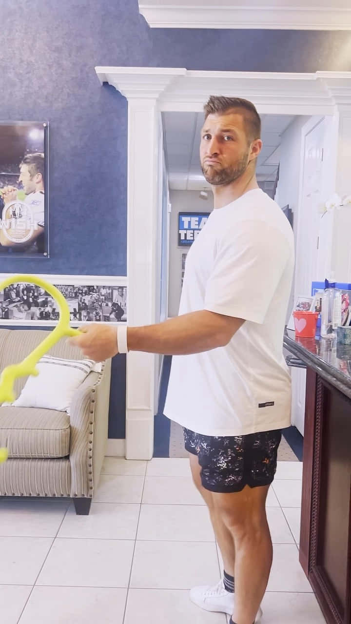 Tim Tebow, white tee, patterned shorts, HD Phone Wallpaper