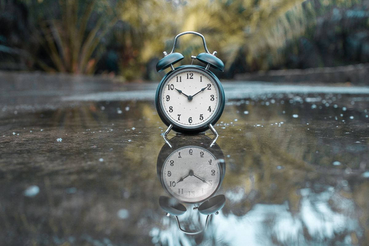 vintage black alarm clock, wet pavement, clear reflection, SD Desktop Wallpaper