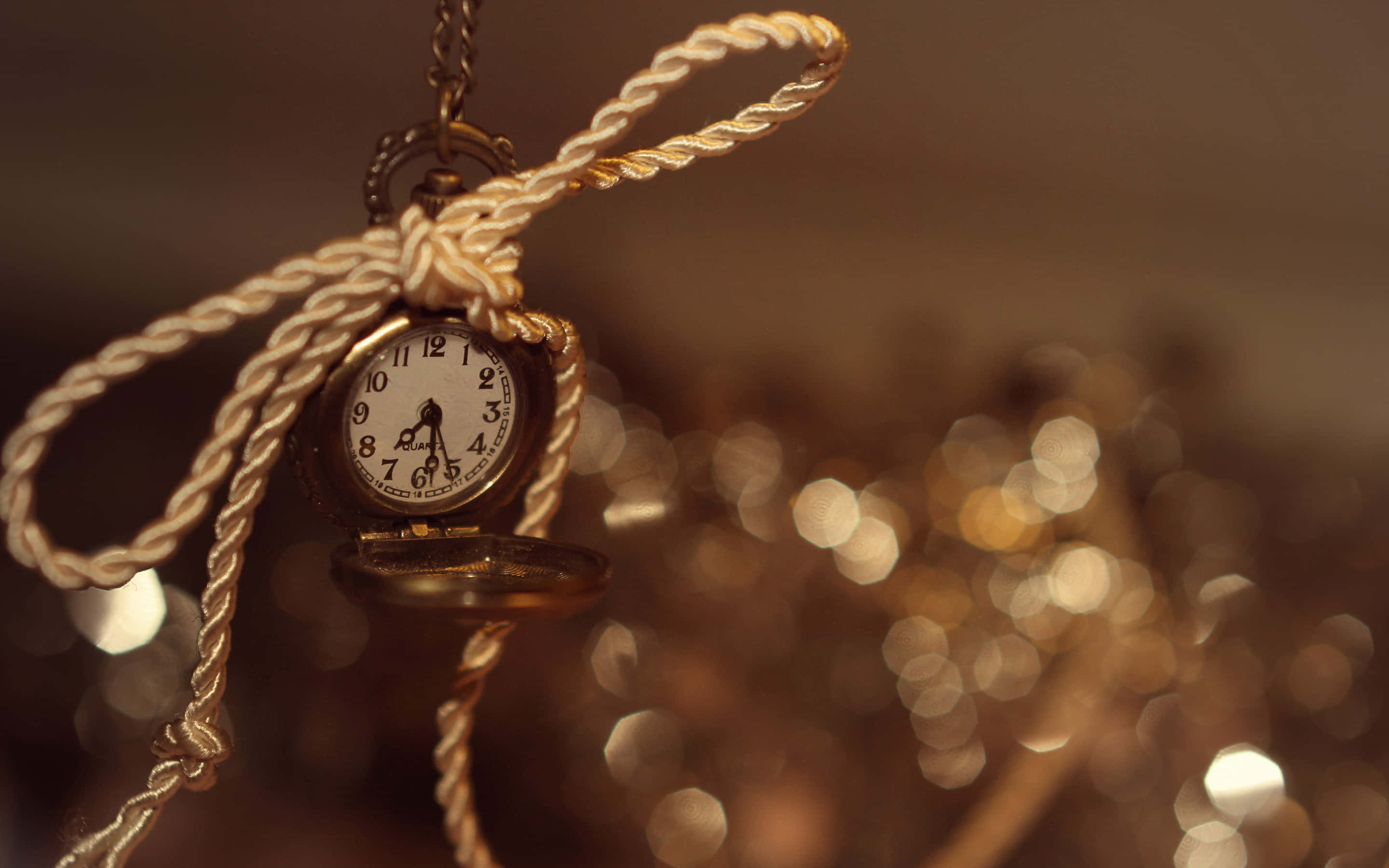 vintage pocket watch, golden rope, soft bokeh background, 2K Desktop Wallpaper
