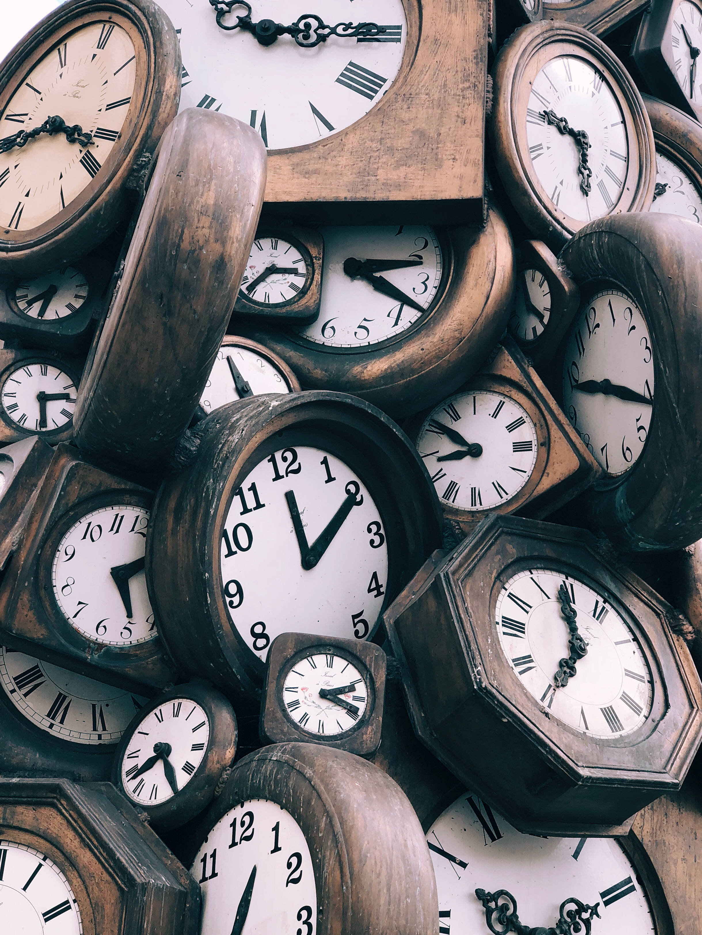 wooden clocks, vintage, Roman numerals, 2K Phone Wallpaper