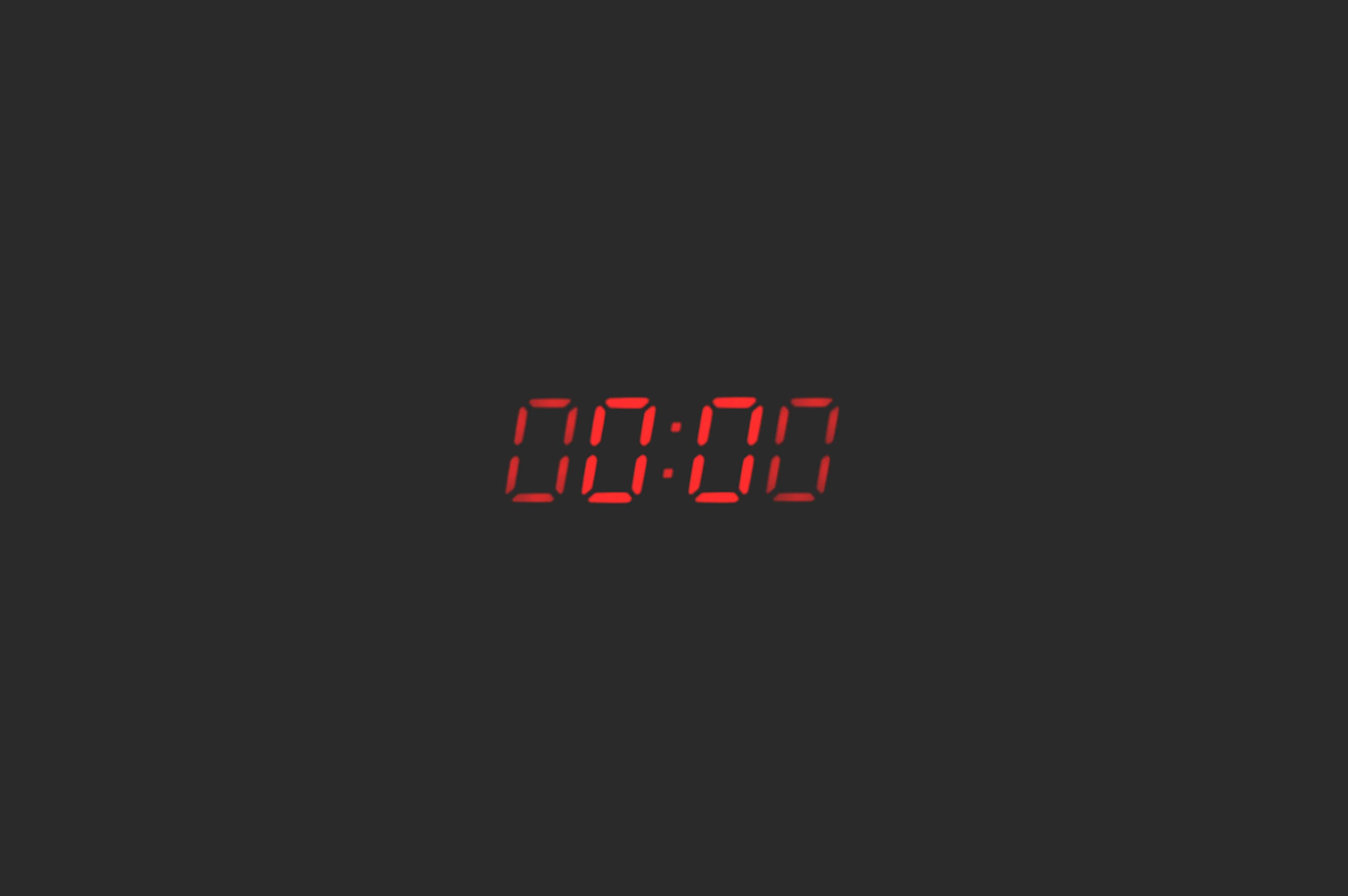 glowing red digital timer, 00:00, dark background, 4K Desktop Wallpaper